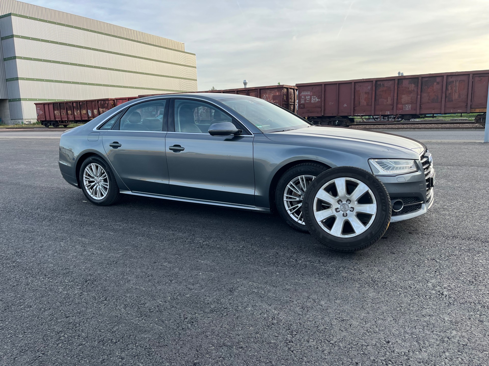 AUDI A8 3.0 TDI quattro tiptronic-image-9