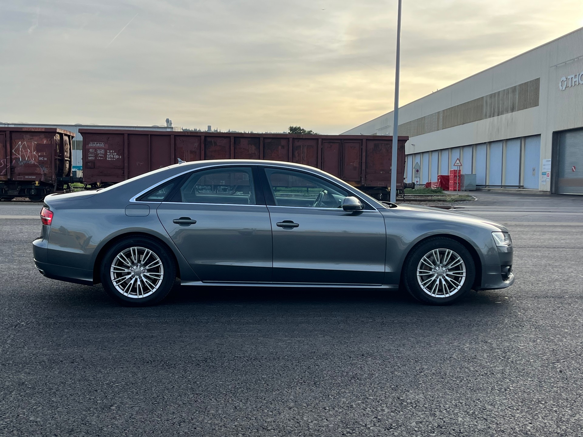AUDI A8 3.0 TDI quattro tiptronic-image-3