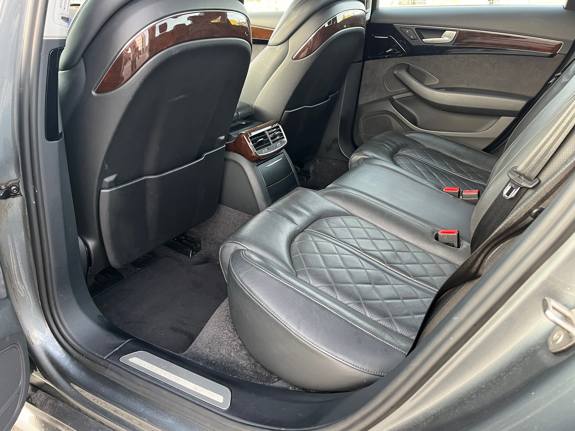 AUDI A8 3.0 TDI quattro tiptronic-image-13