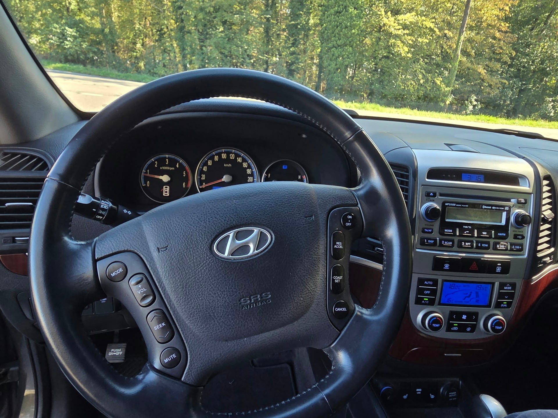 HYUNDAI Santa Fe 2.2 CRDi 4WD Automat-image-15
