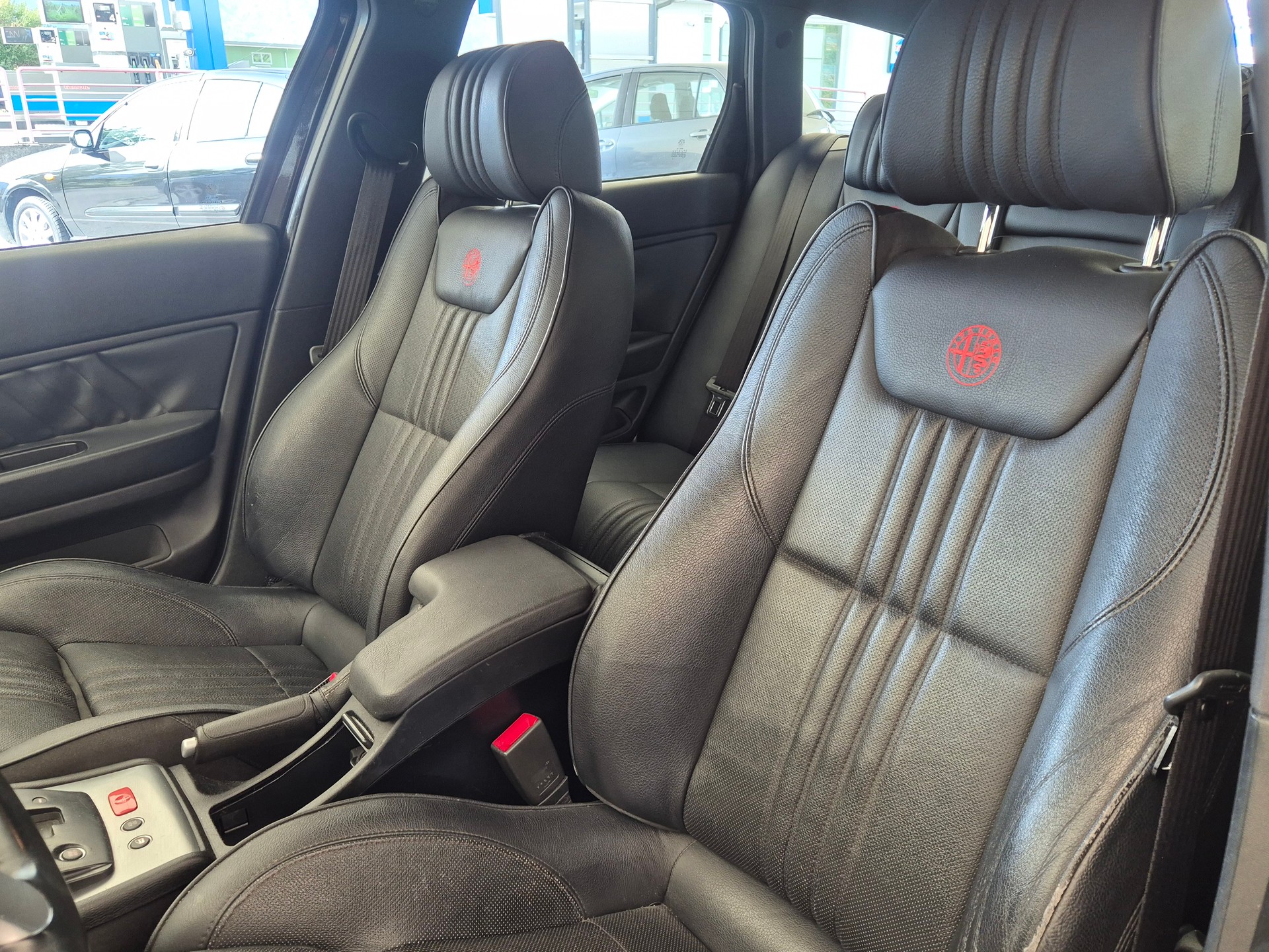 ALFA ROMEO 159 Sportwagon 2.4 JTD TI Q-Tronic-image-9