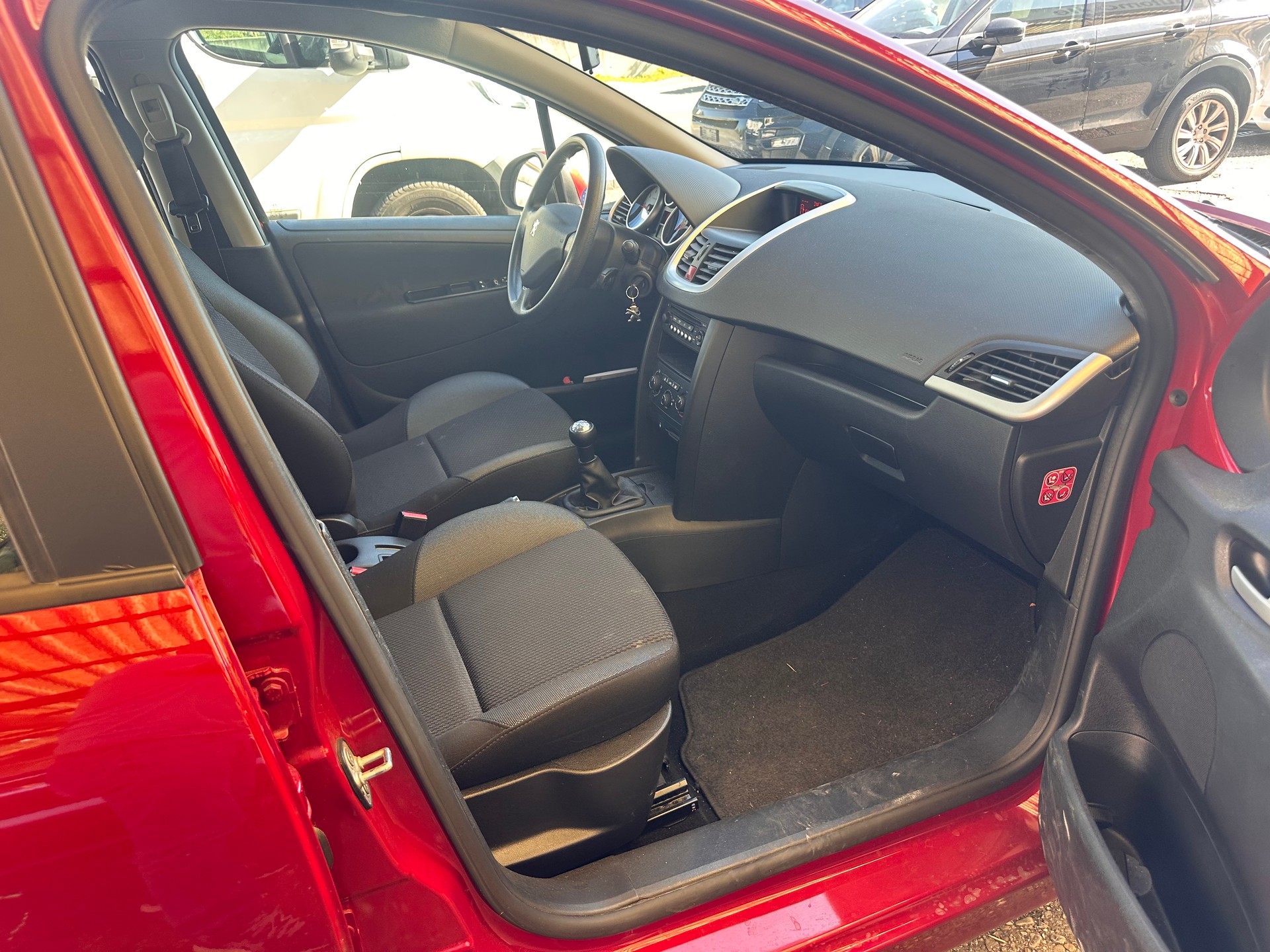 PEUGEOT 207 1.4 16V Trendy Clim-image-11