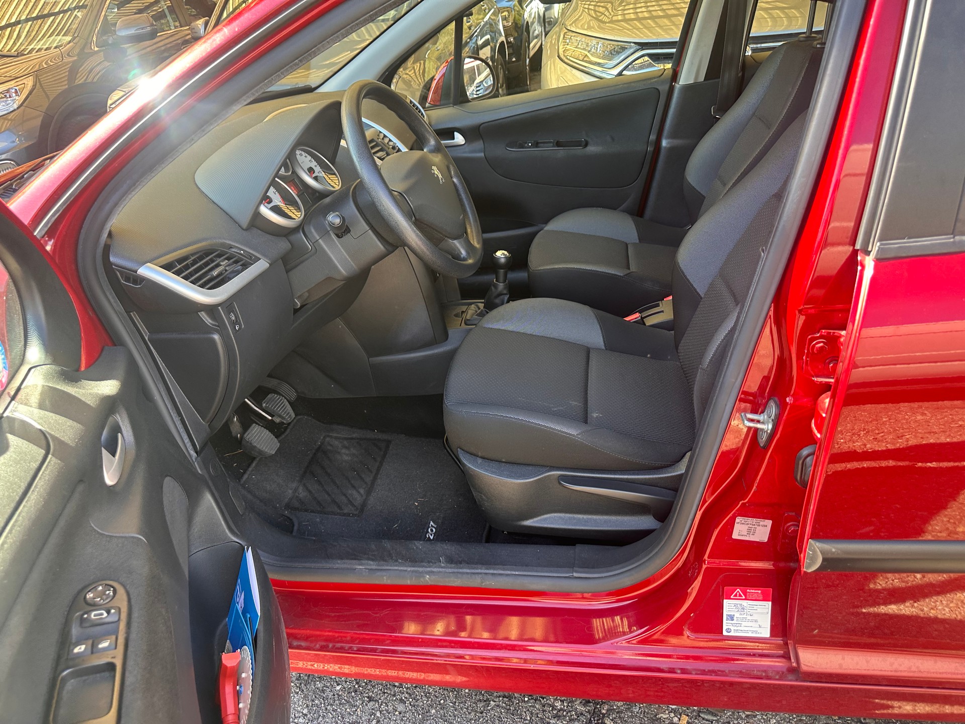 PEUGEOT 207 1.4 16V Trendy Clim-image-7
