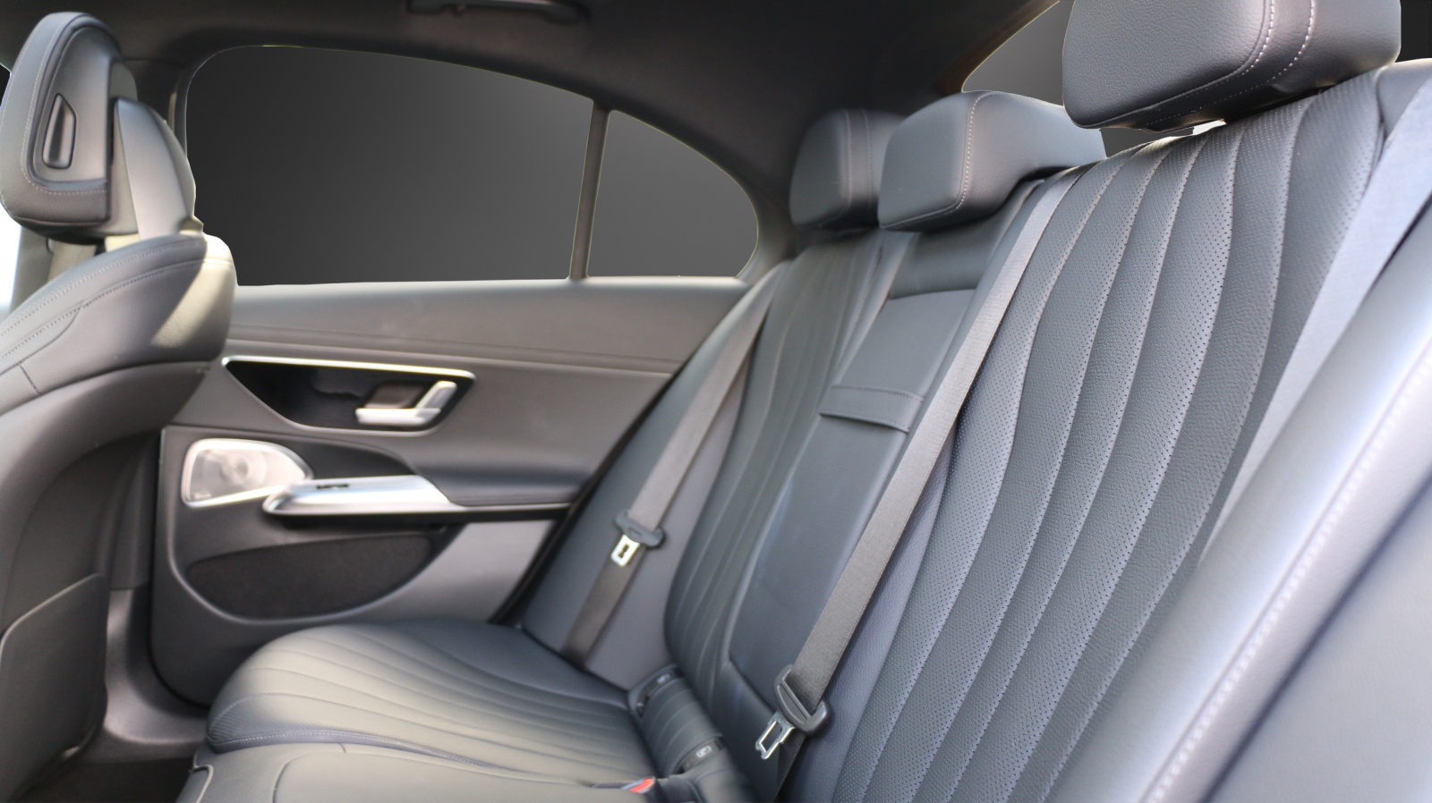 MERCEDES-BENZ E 220 d 4Matic AMG Line-image-9