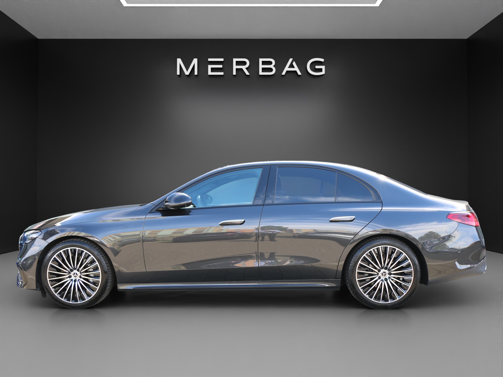 MERCEDES-BENZ E 220 d 4Matic AMG Line-image-1