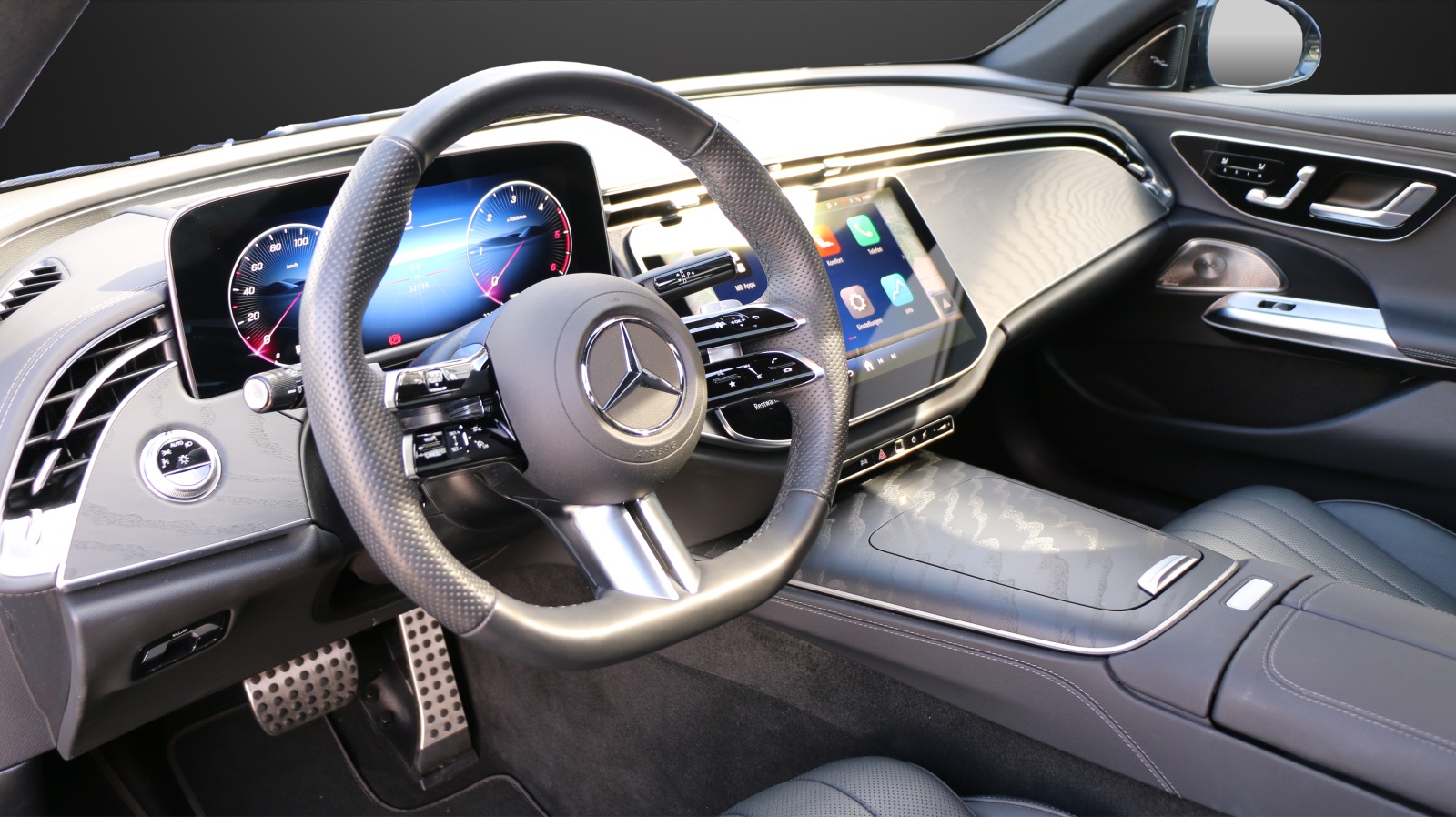 MERCEDES-BENZ E 220 d 4Matic AMG Line-image-4
