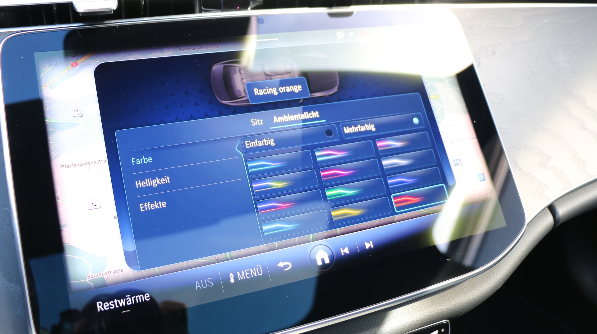 MERCEDES-BENZ E 220 d 4Matic AMG Line-image-18