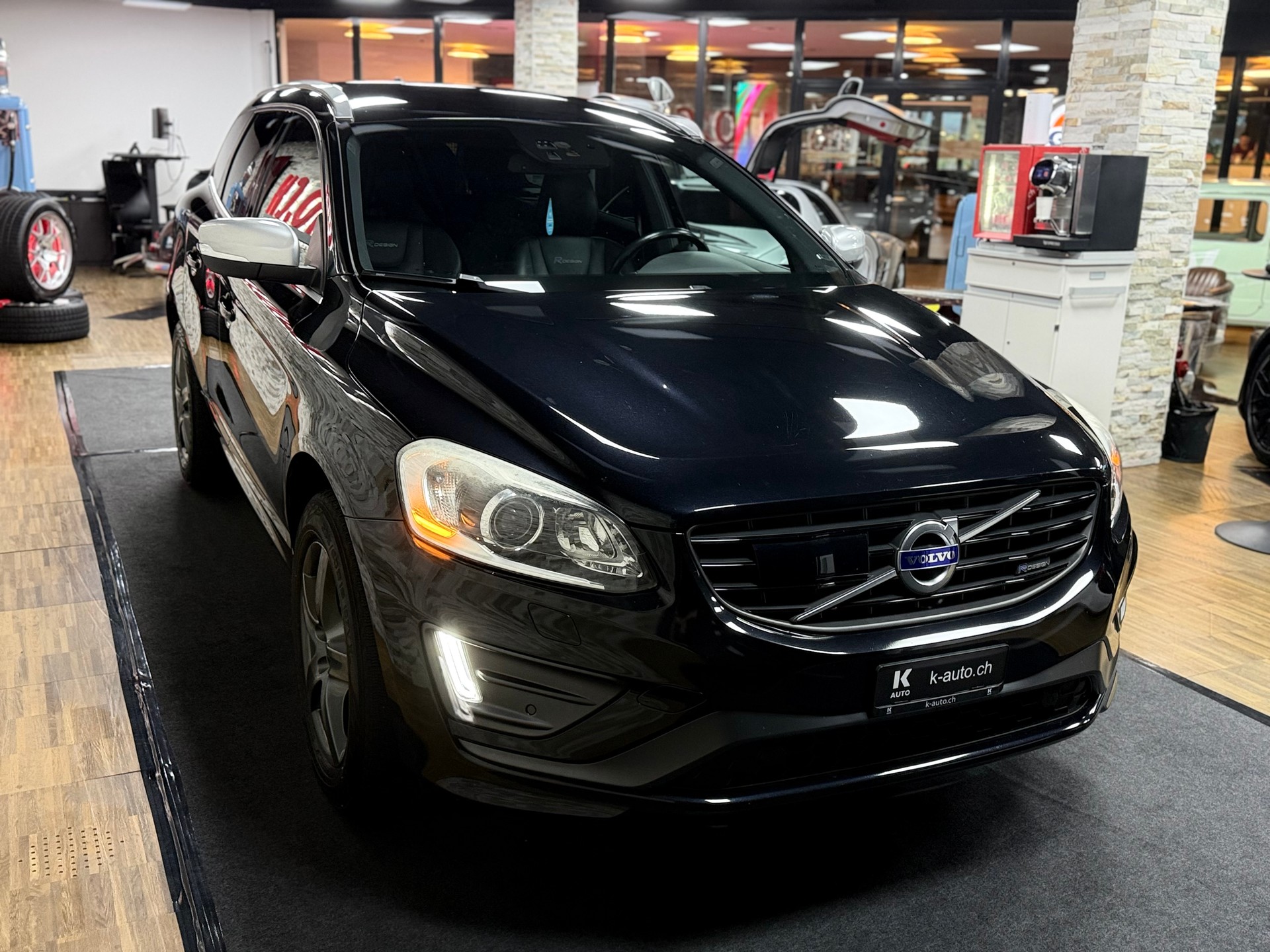 VOLVO XC60 D5 AWD Summum R-Design Geartronic-image-6