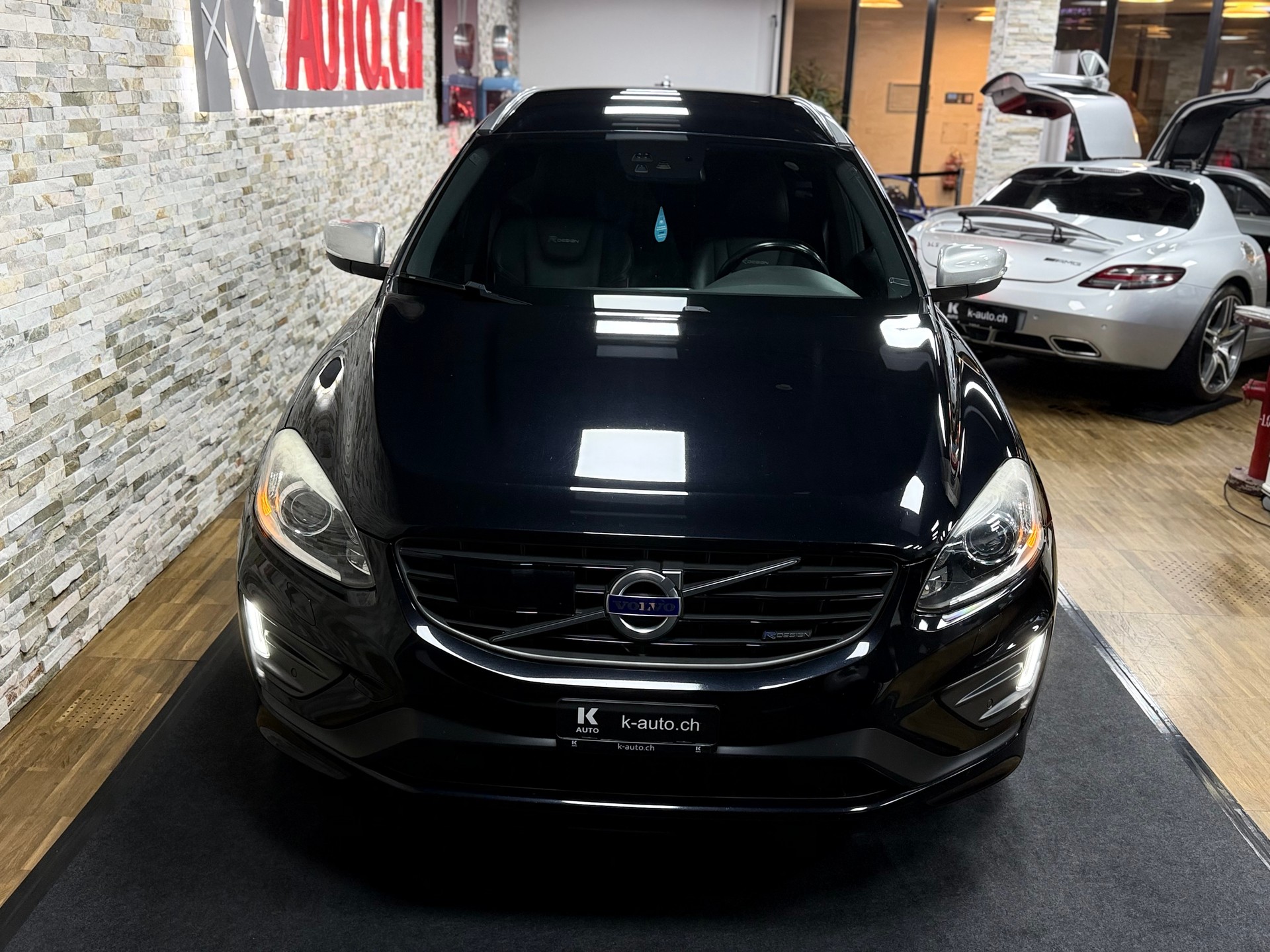 VOLVO XC60 D5 AWD Summum R-Design Geartronic-image-5
