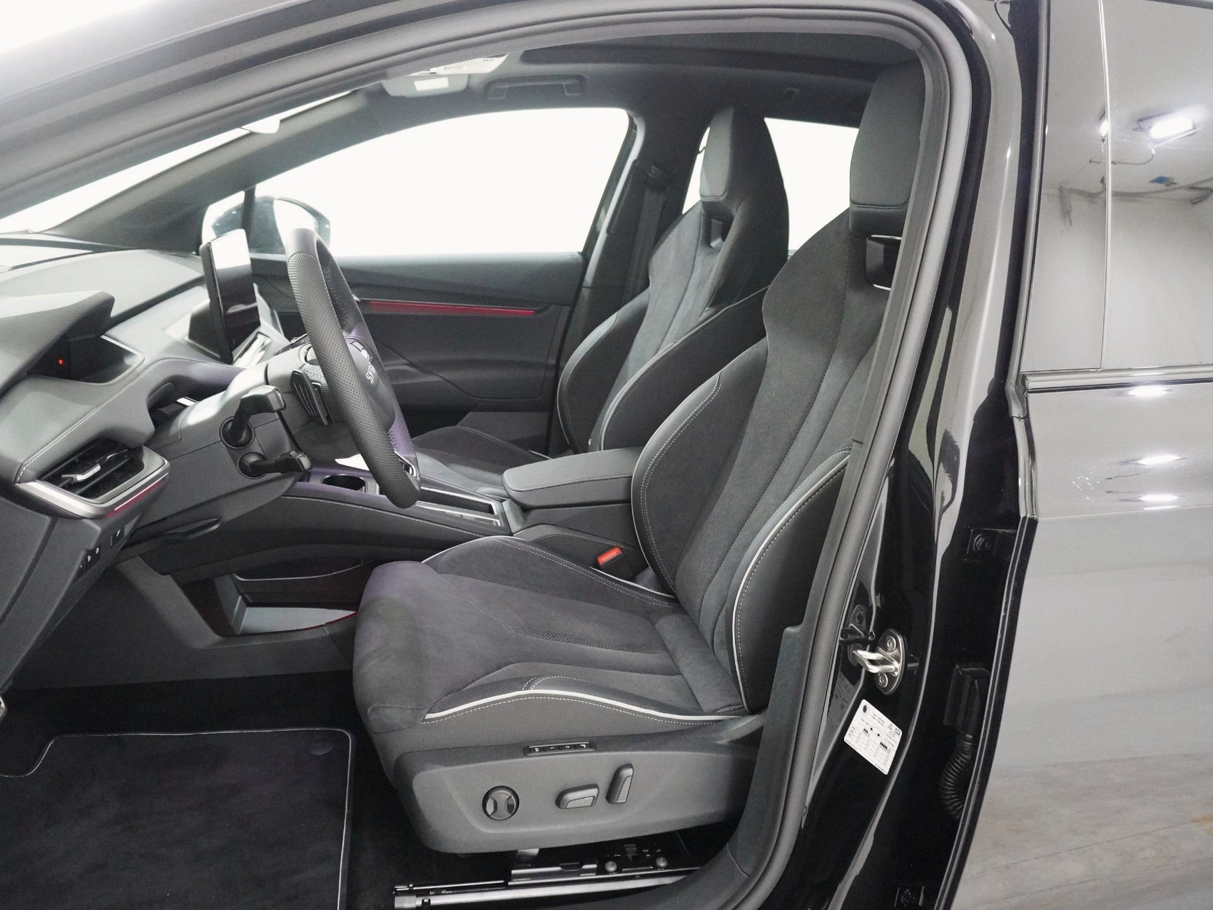 SKODA Enyaq iV 85x SportLine MAXX-image-12