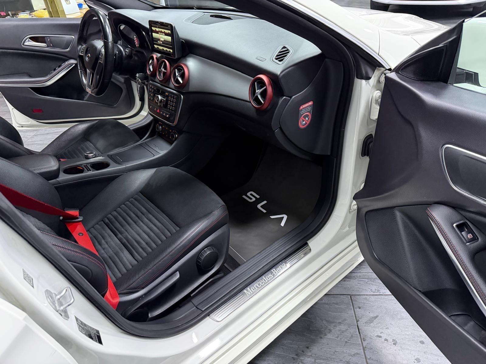 MERCEDES-BENZ CLA 250 Sport 7G-DCT / Aus 1 Hand-image-16
