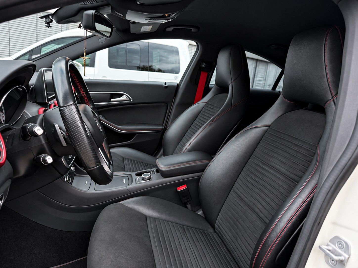 MERCEDES-BENZ CLA 250 Sport 7G-DCT / Aus 1 Hand-image-4