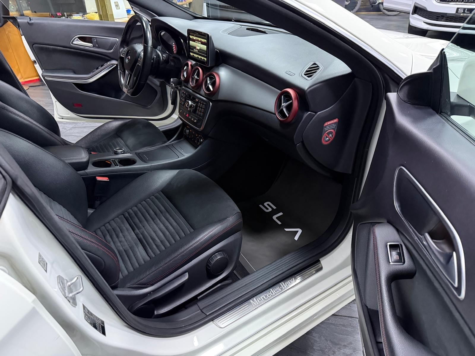 MERCEDES-BENZ CLA 250 Sport 7G-DCT / Aus 1 Hand-image-13