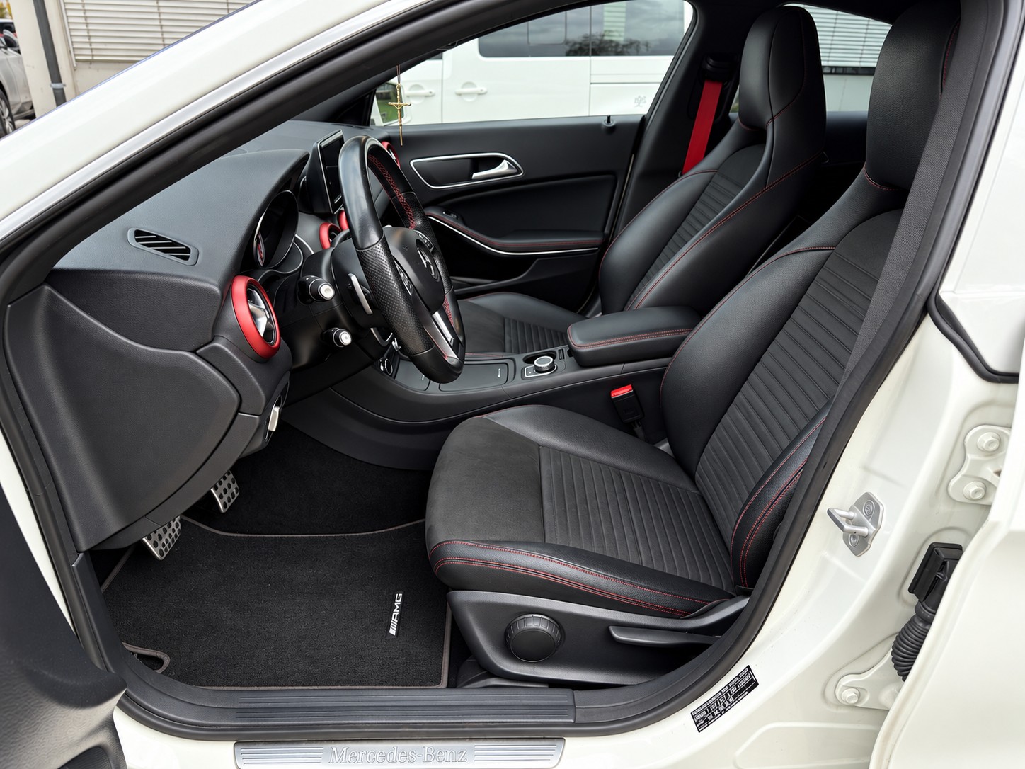 MERCEDES-BENZ CLA 250 Sport 7G-DCT / Aus 1 Hand-image-3
