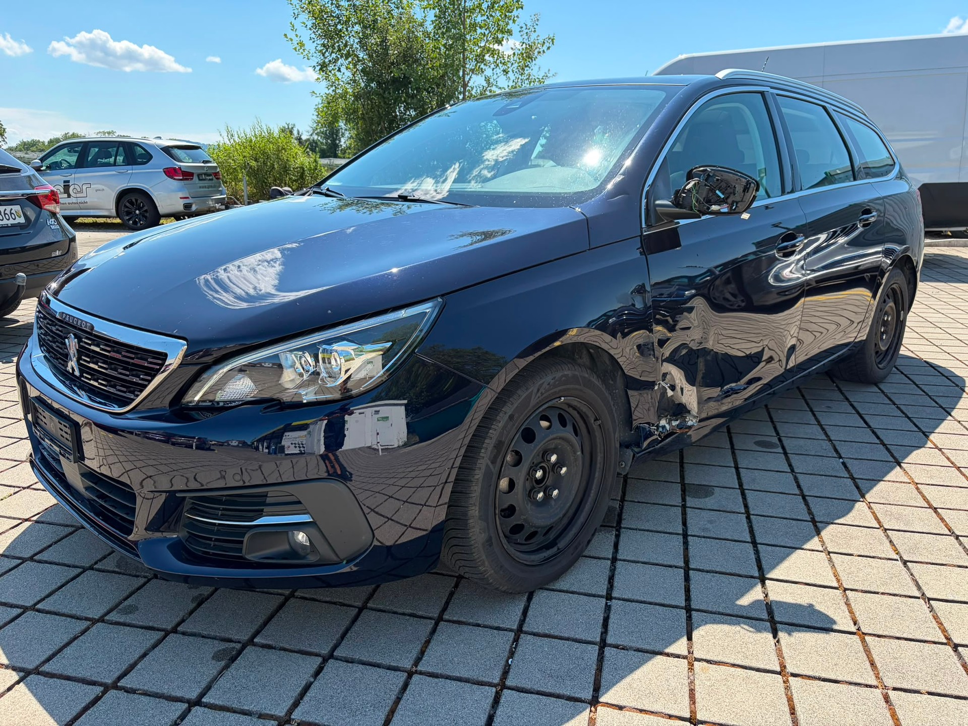 PEUGEOT 308 SW 1.2 Pure Tech Allure EAT8-image-2