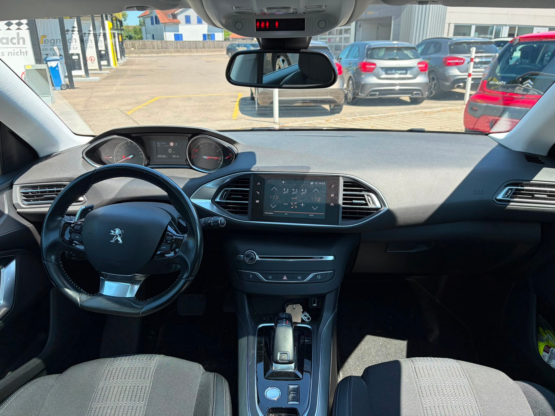 PEUGEOT 308 SW 1.2 Pure Tech Allure EAT8-image-9