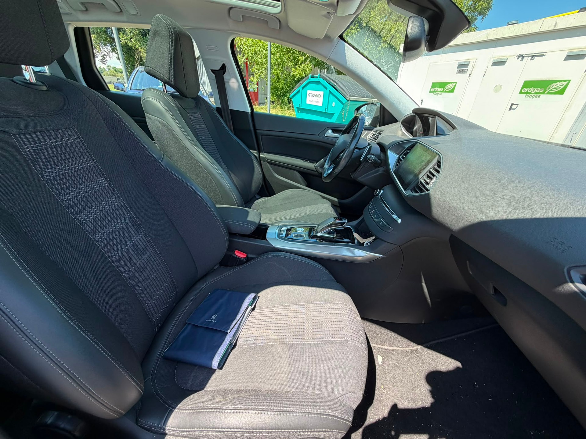 PEUGEOT 308 SW 1.2 Pure Tech Allure EAT8-image-13