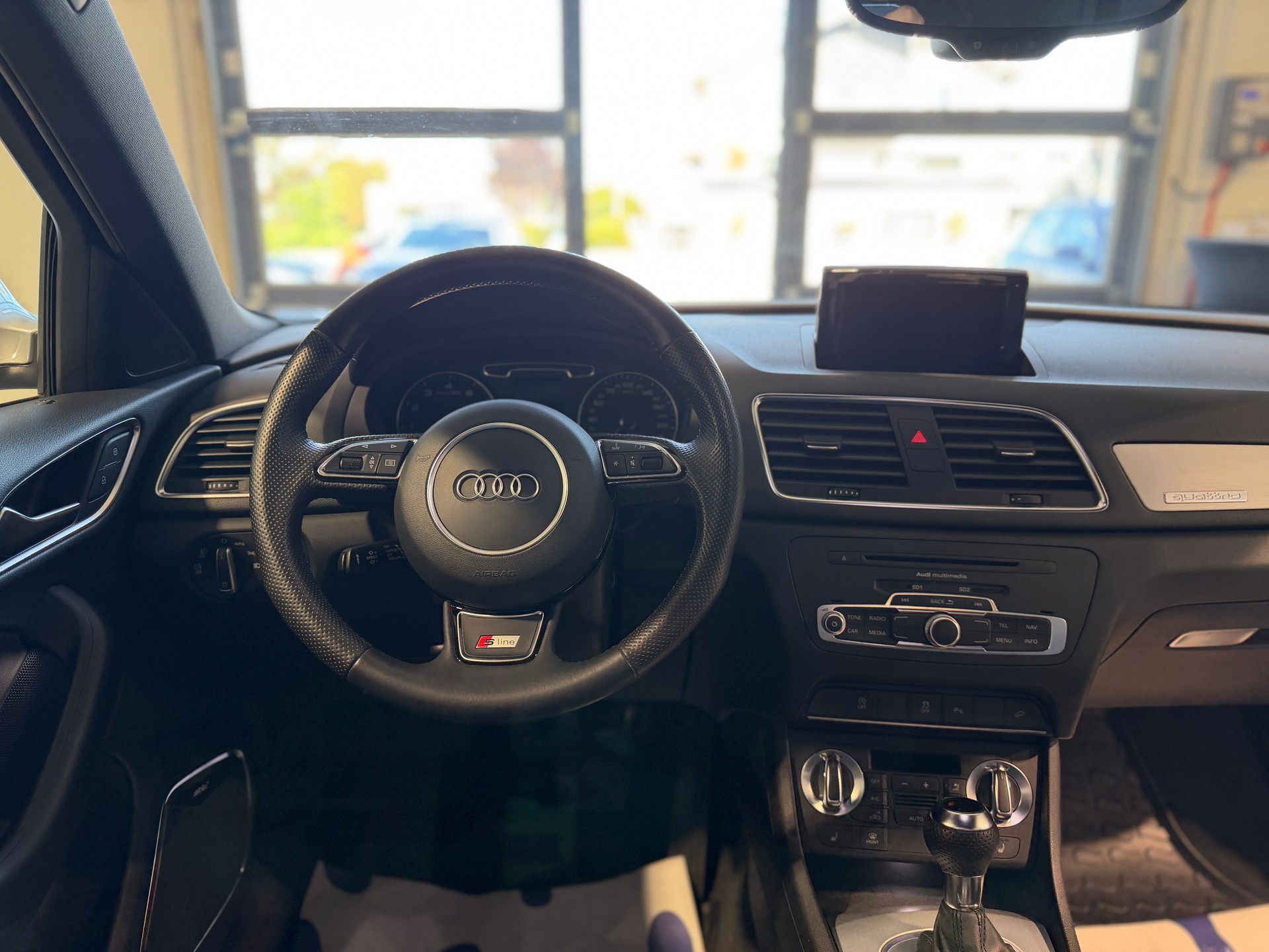 AUDI Q3 2.0 TFSI quattro S-tronic-image-18