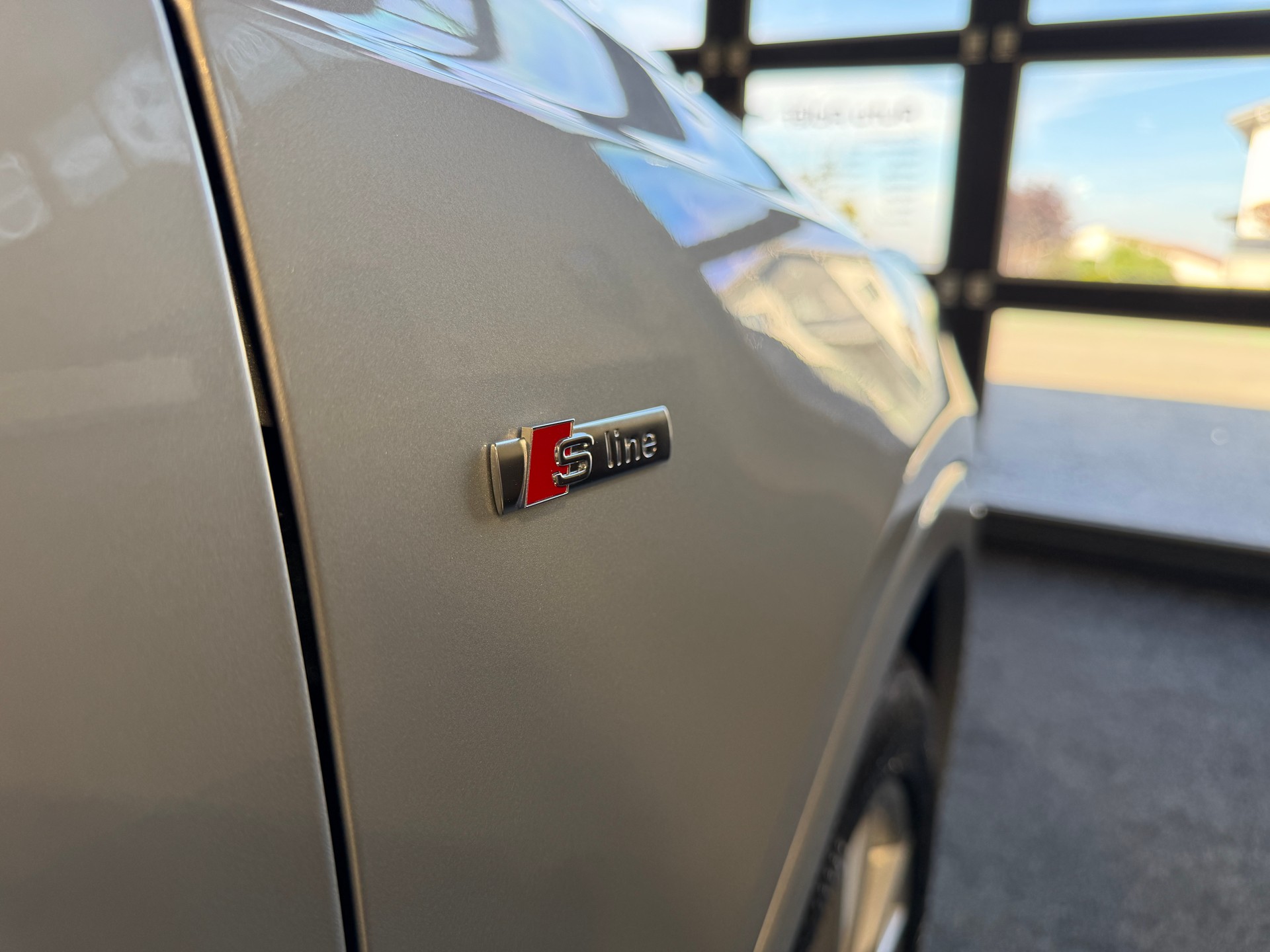AUDI Q3 2.0 TFSI quattro S-tronic-image-10
