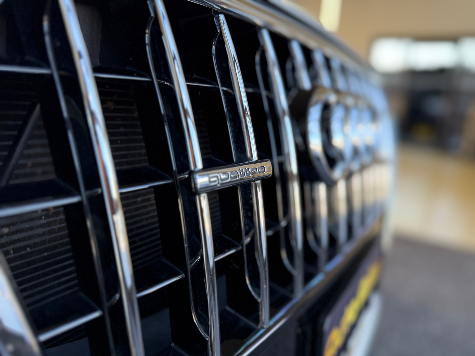 AUDI Q3 2.0 TFSI quattro S-tronic-image-12