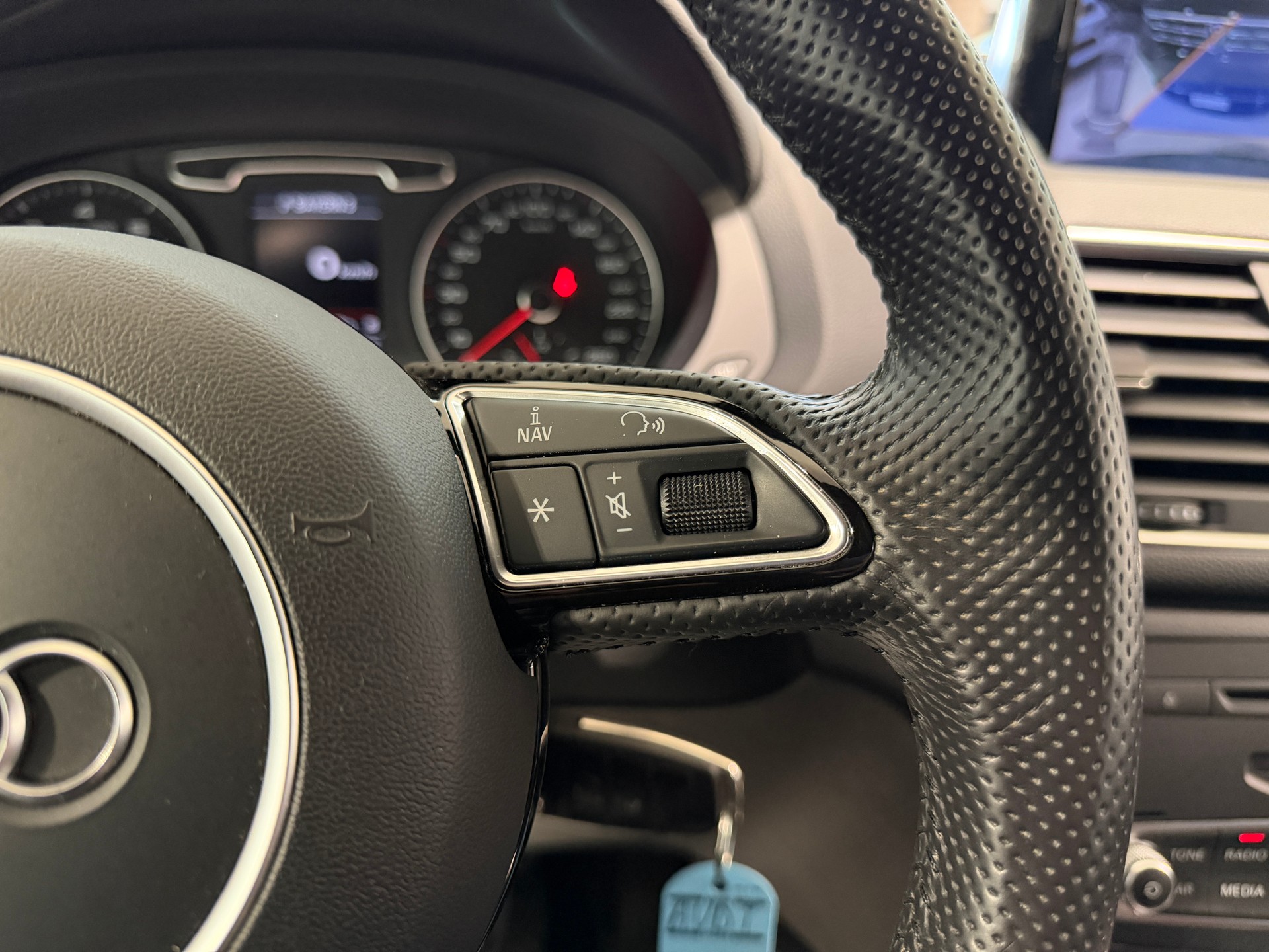 AUDI Q3 2.0 TFSI quattro S-tronic-image-19
