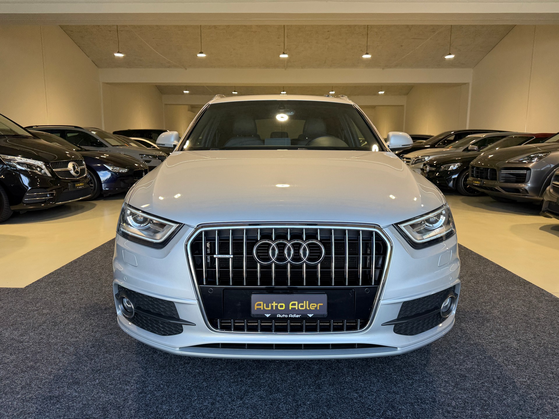 AUDI Q3 2.0 TFSI quattro S-tronic-image-3