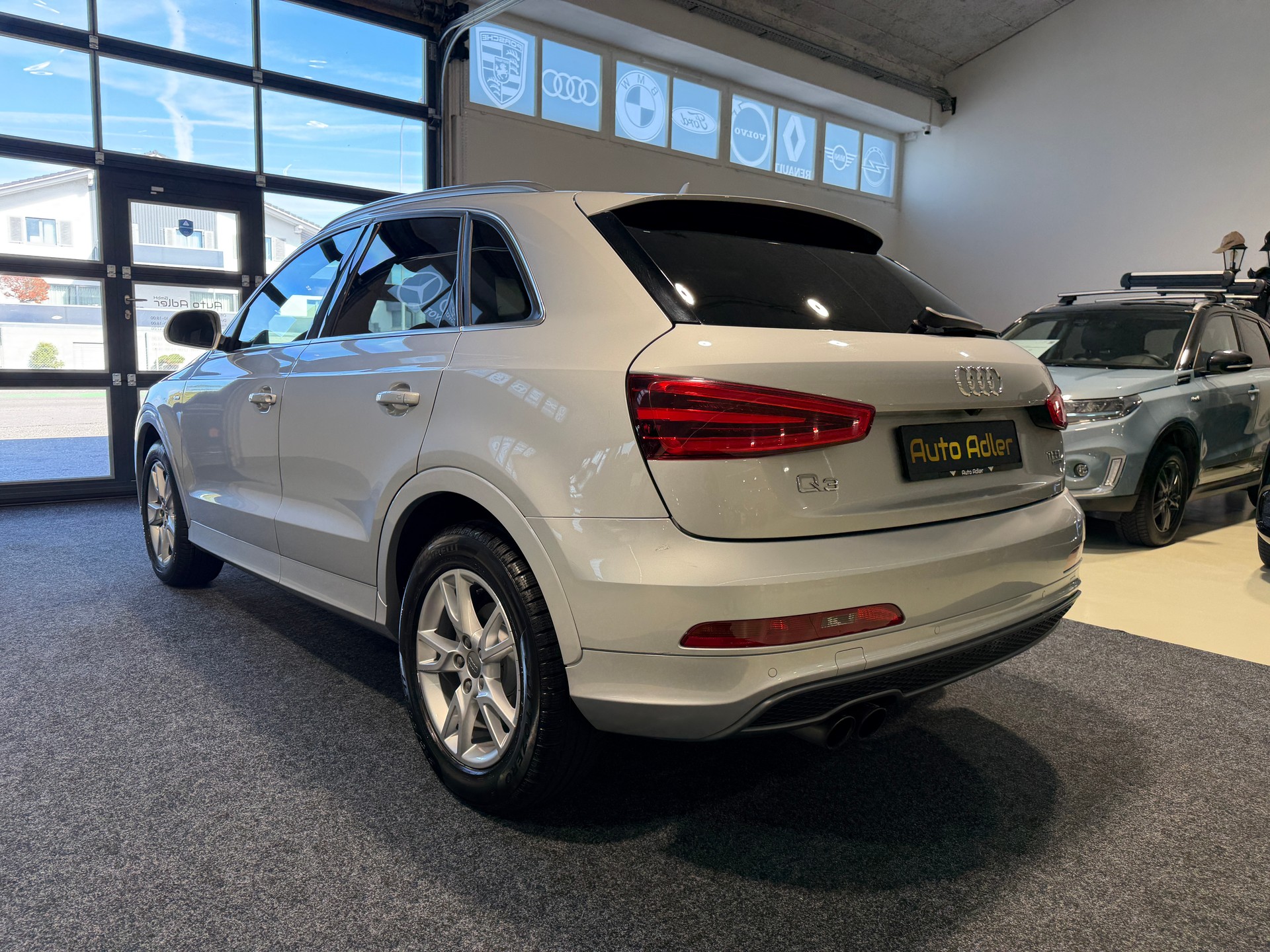 AUDI Q3 2.0 TFSI quattro S-tronic-image-6