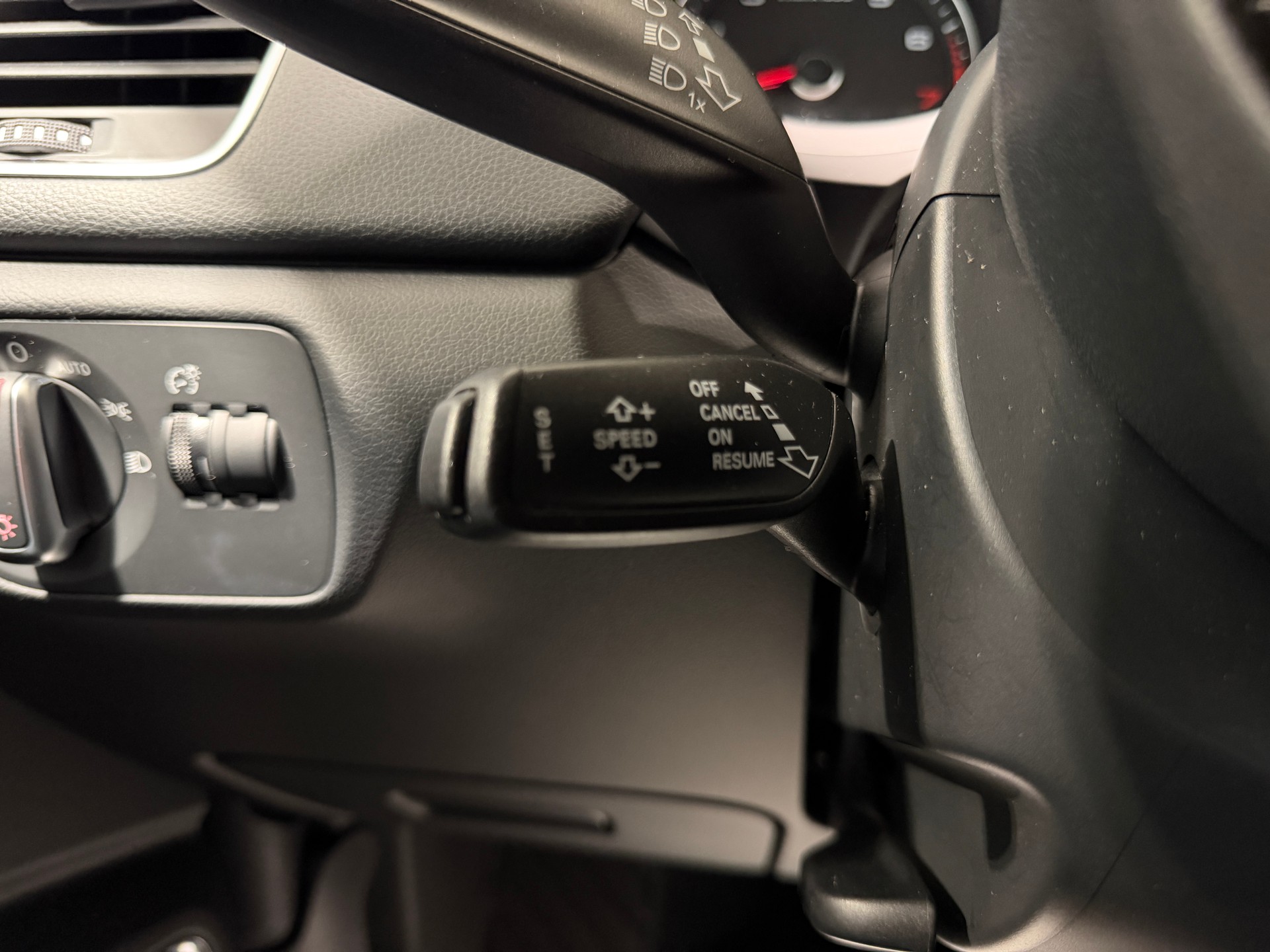 AUDI Q3 2.0 TFSI quattro S-tronic-image-21