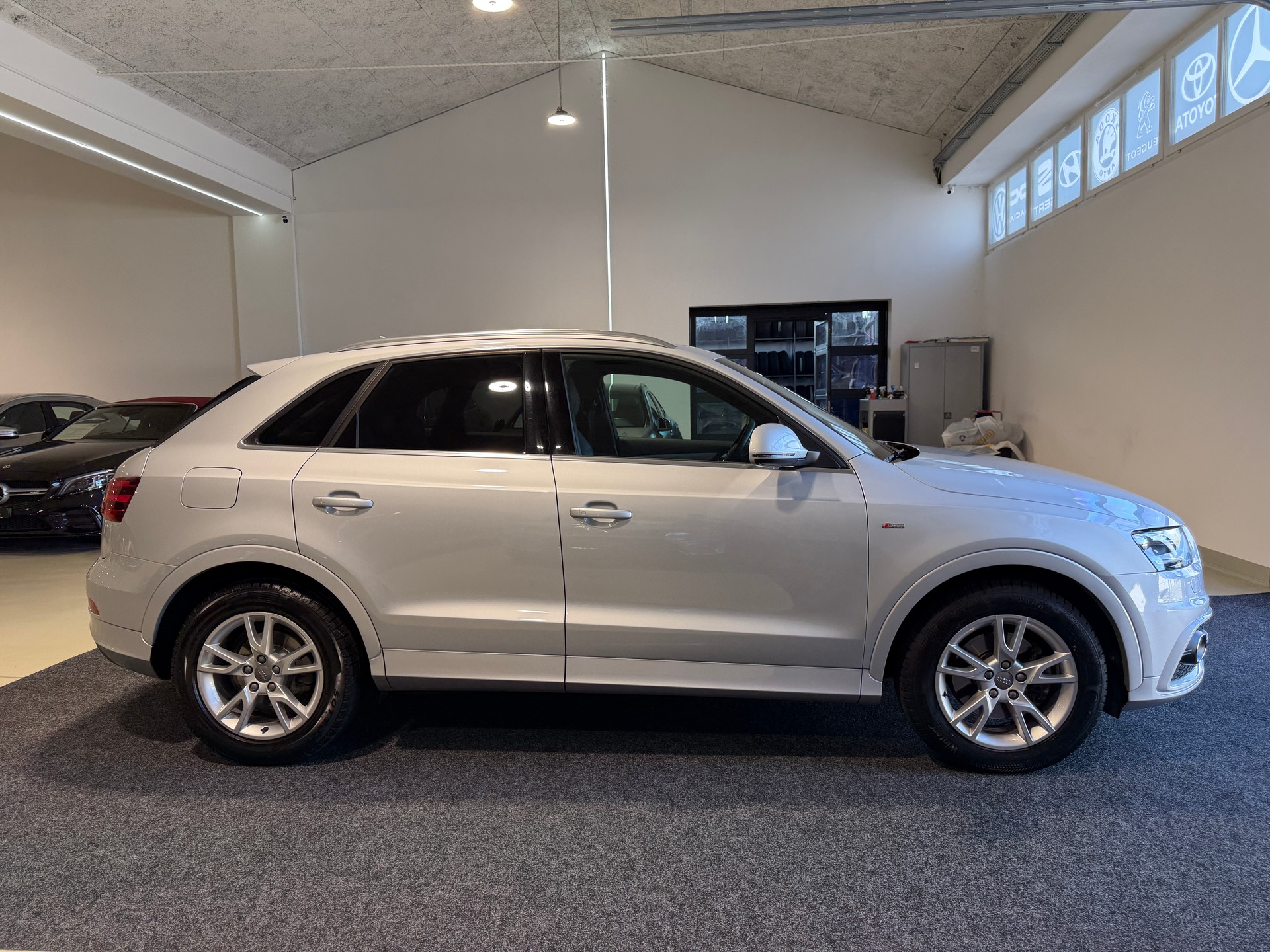 AUDI Q3 2.0 TFSI quattro S-tronic-image-9
