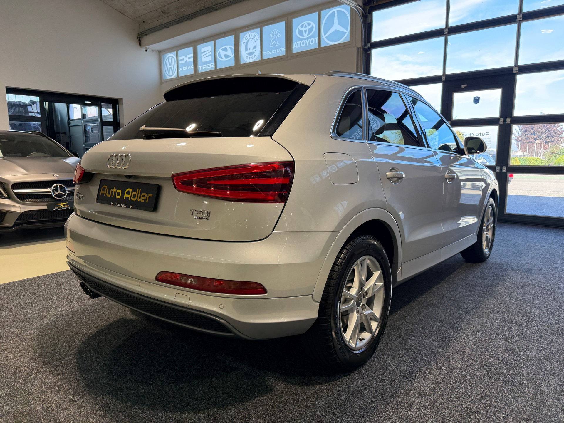 AUDI Q3 2.0 TFSI quattro S-tronic-image-7