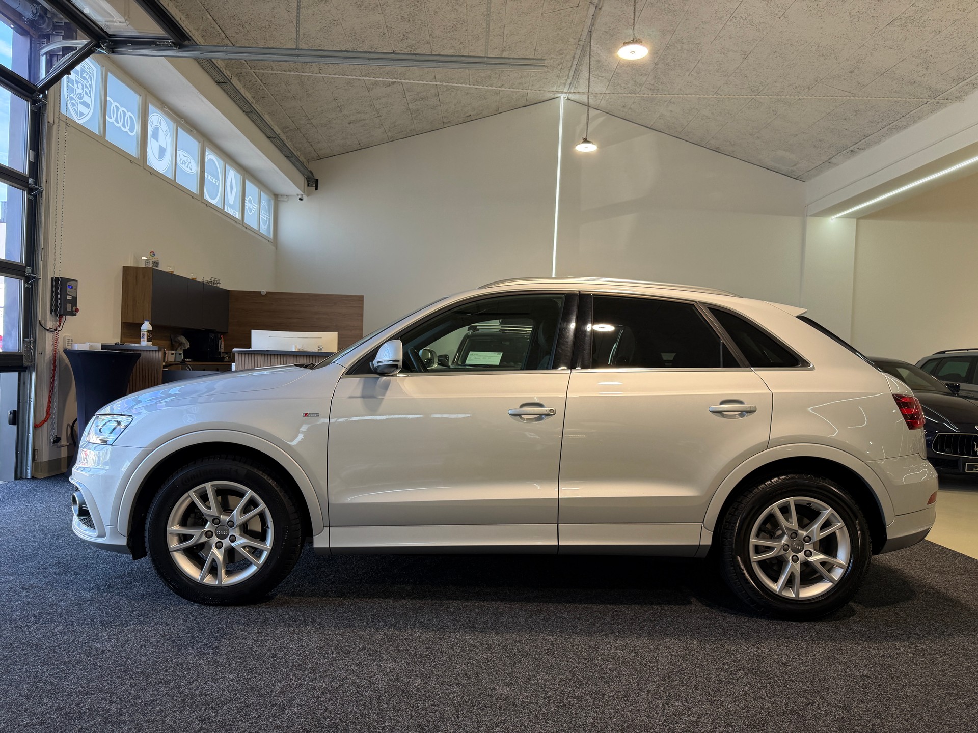 AUDI Q3 2.0 TFSI quattro S-tronic-image-5