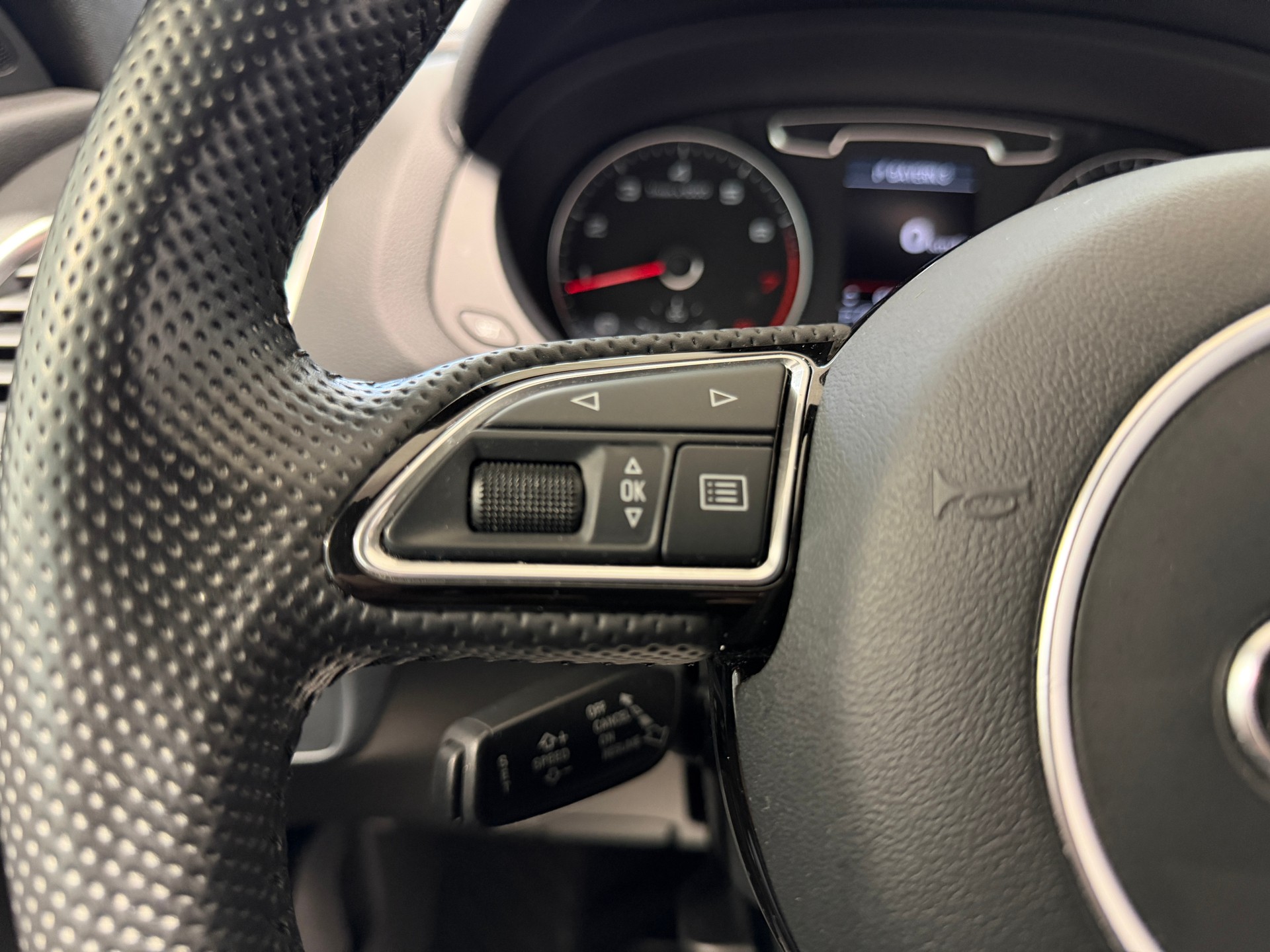 AUDI Q3 2.0 TFSI quattro S-tronic-image-20
