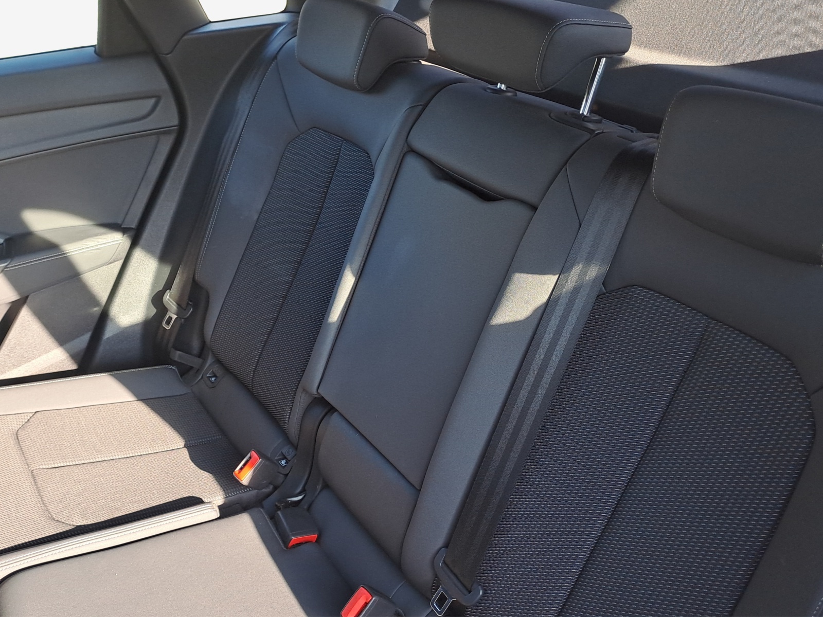 AUDI Q3 35 TFSI S line Attraction S-tronic-image-11