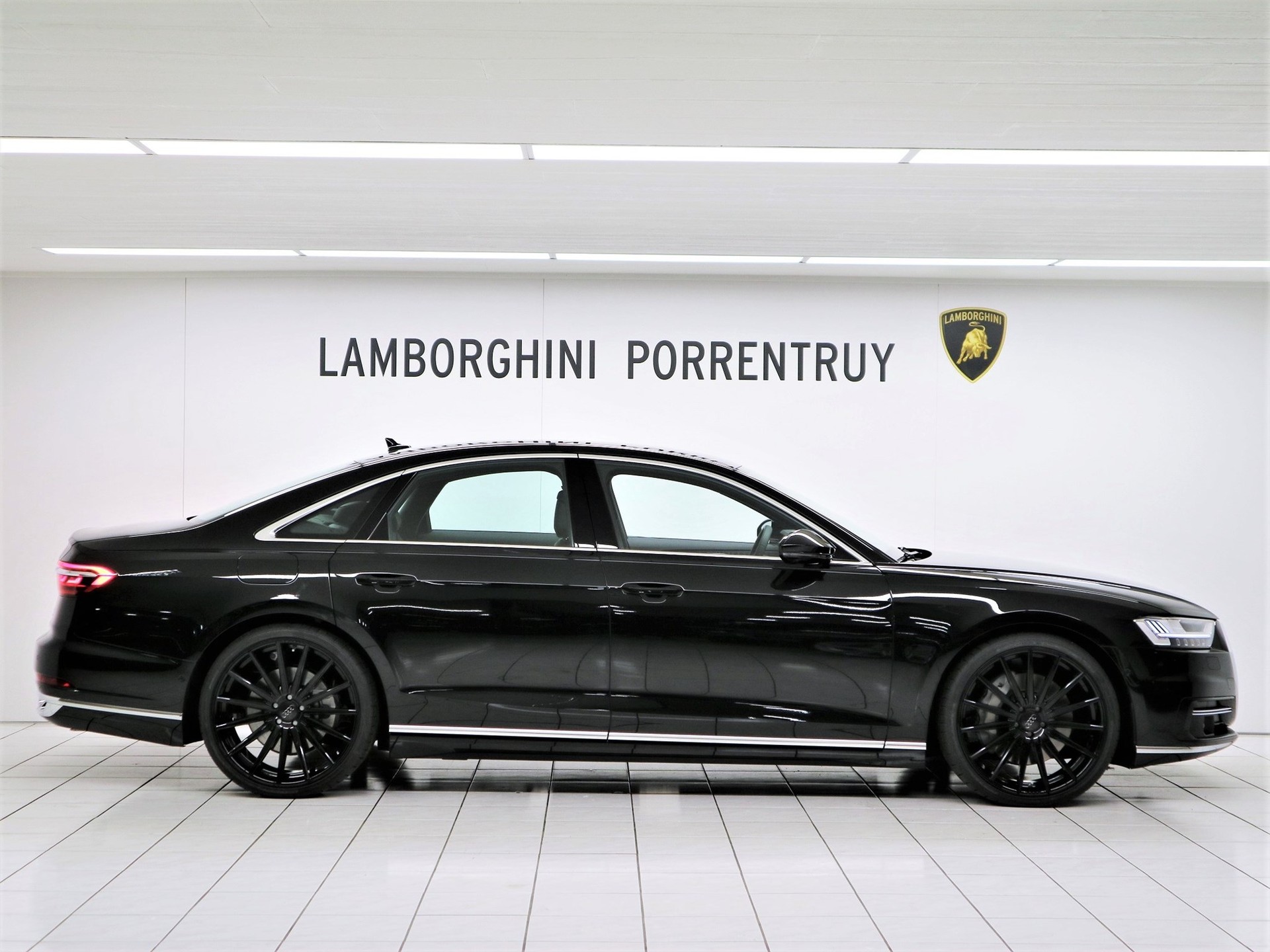AUDI A8 55 TFSI quattro tiptronic-image-1