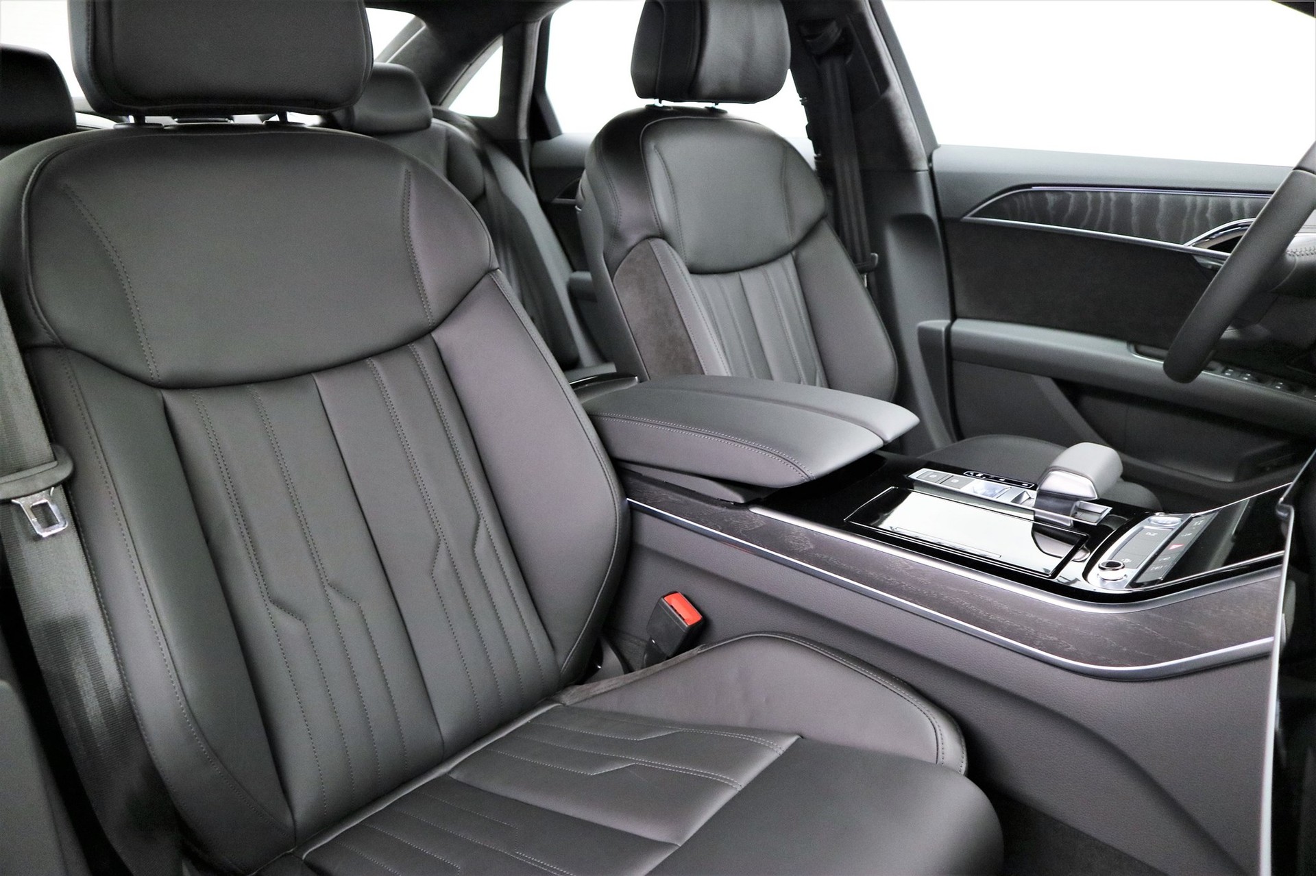AUDI A8 55 TFSI quattro tiptronic-image-6