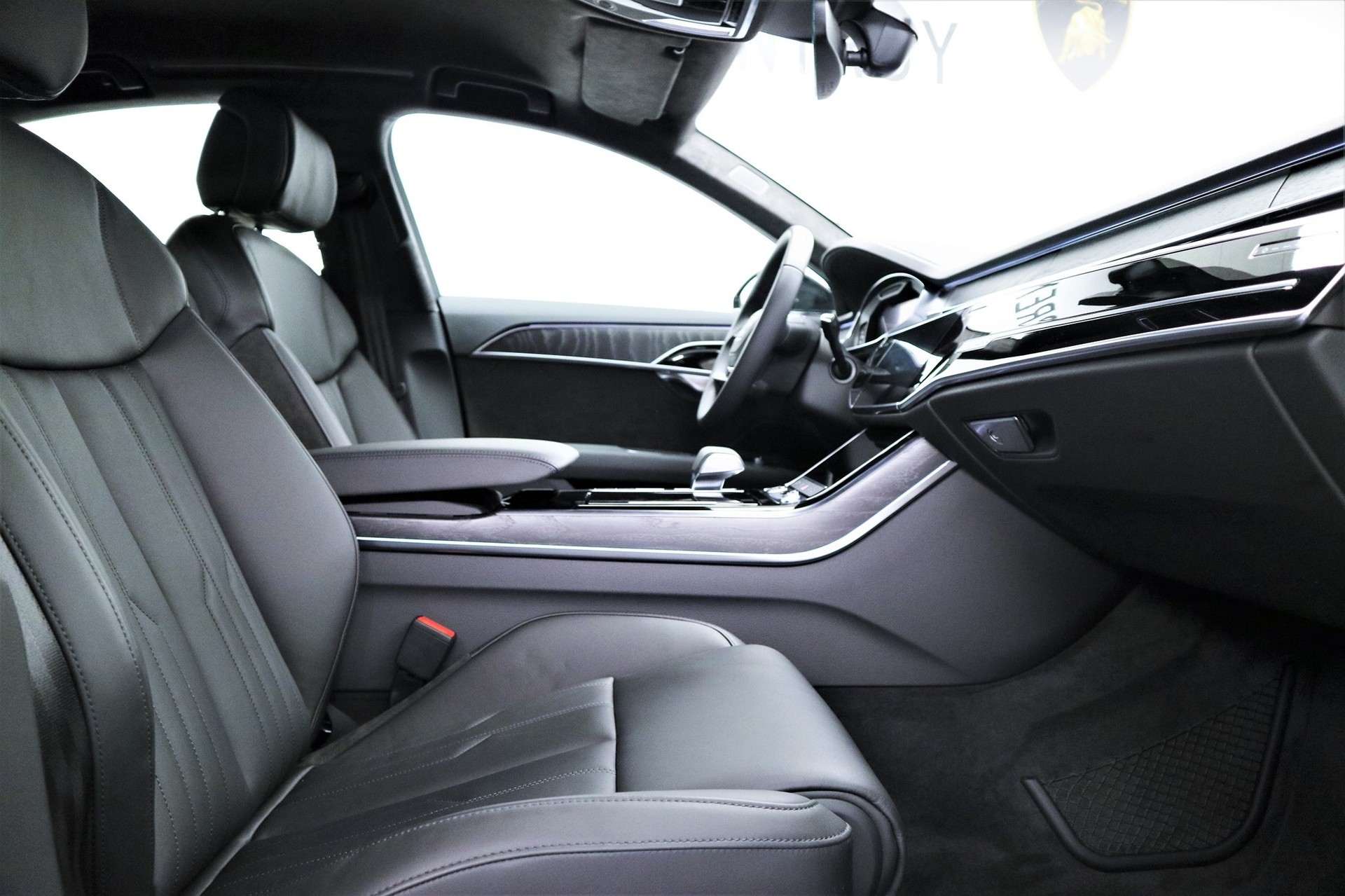 AUDI A8 55 TFSI quattro tiptronic-image-7