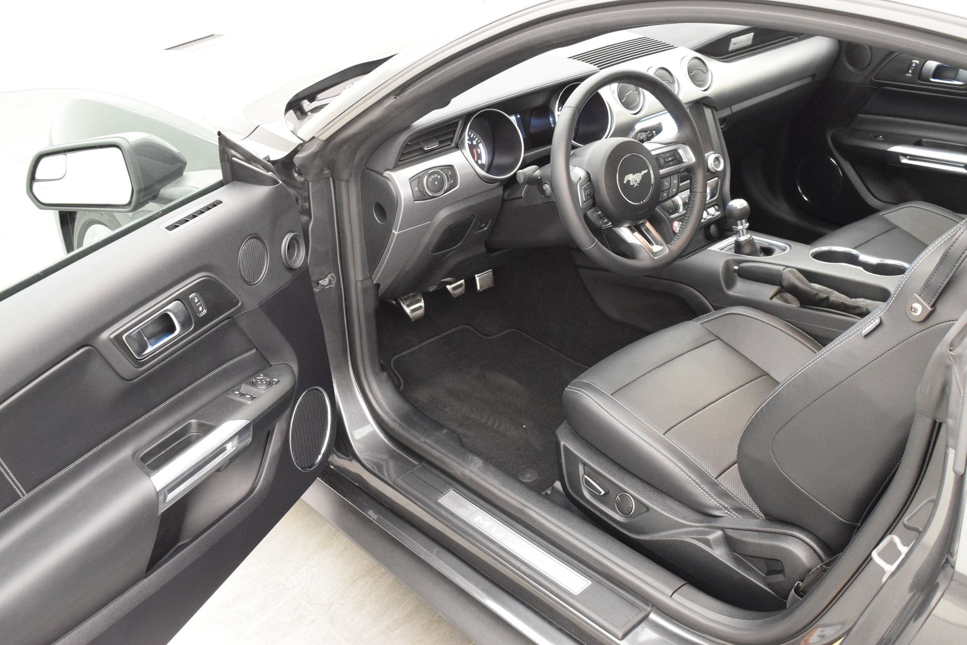 FORD Mustang GT 5.0-image-8
