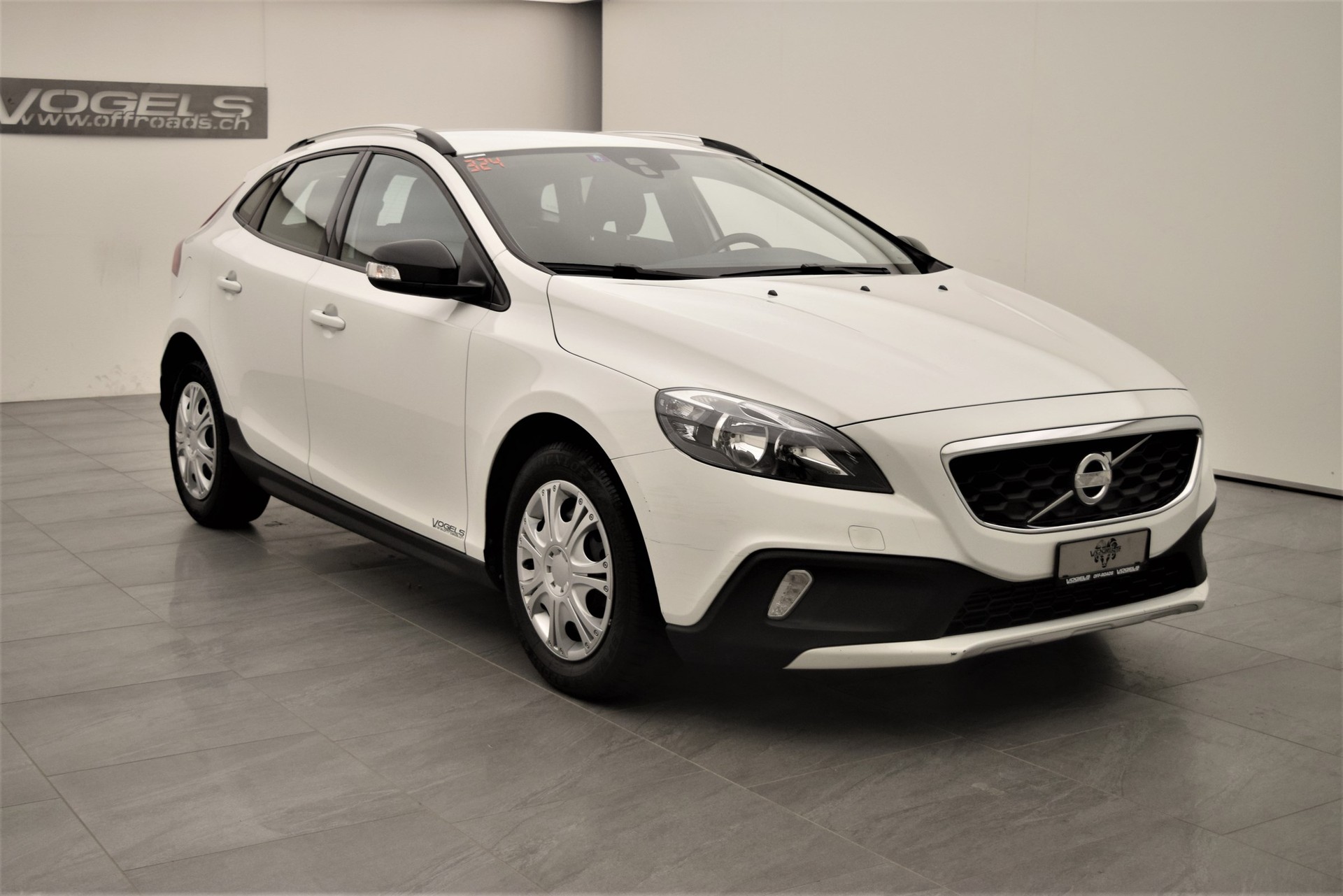 VOLVO V40 Cross Country D2-image-1
