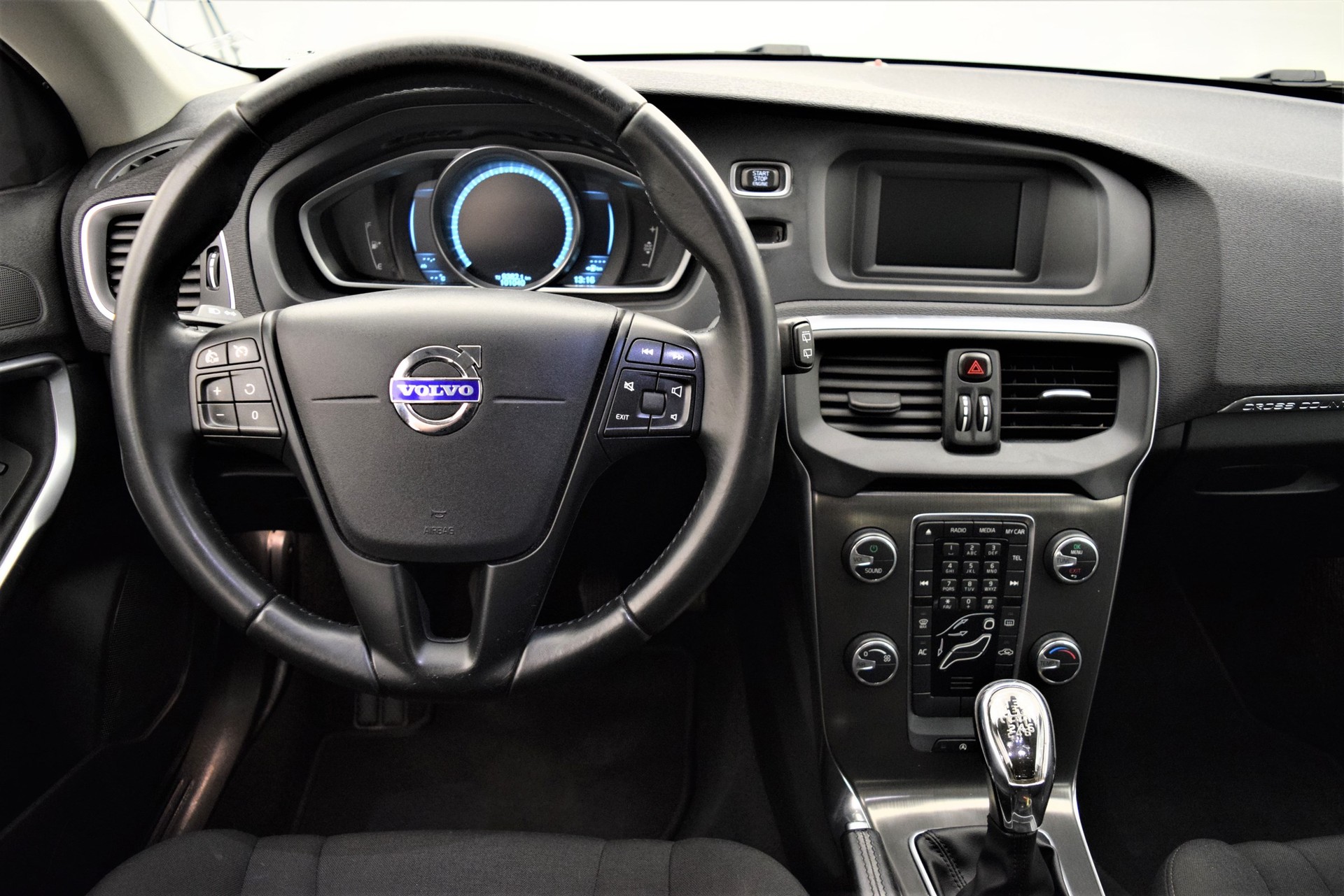 VOLVO V40 Cross Country D2-image-12