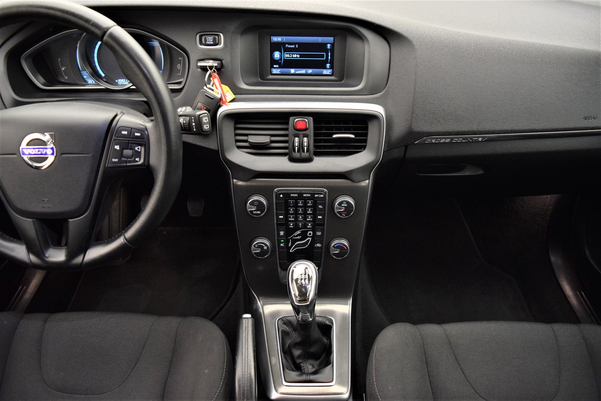 VOLVO V40 Cross Country D2-image-13