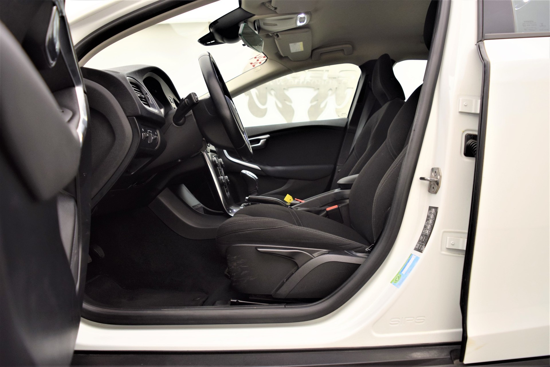 VOLVO V40 Cross Country D2-image-6