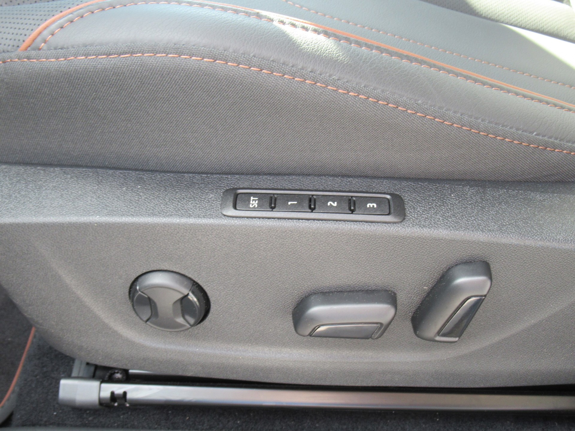 SKODA Enyaq iV 80-image-12