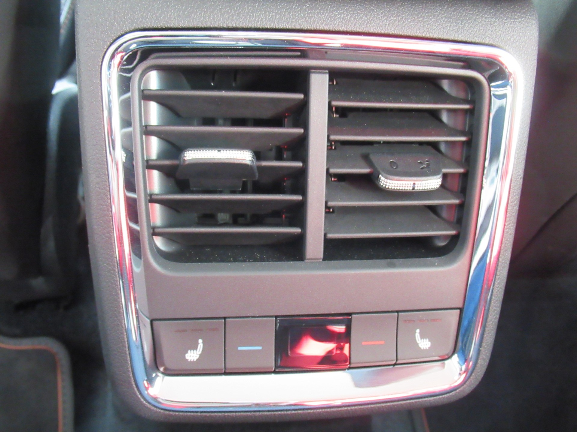 SKODA Enyaq iV 80-image-13