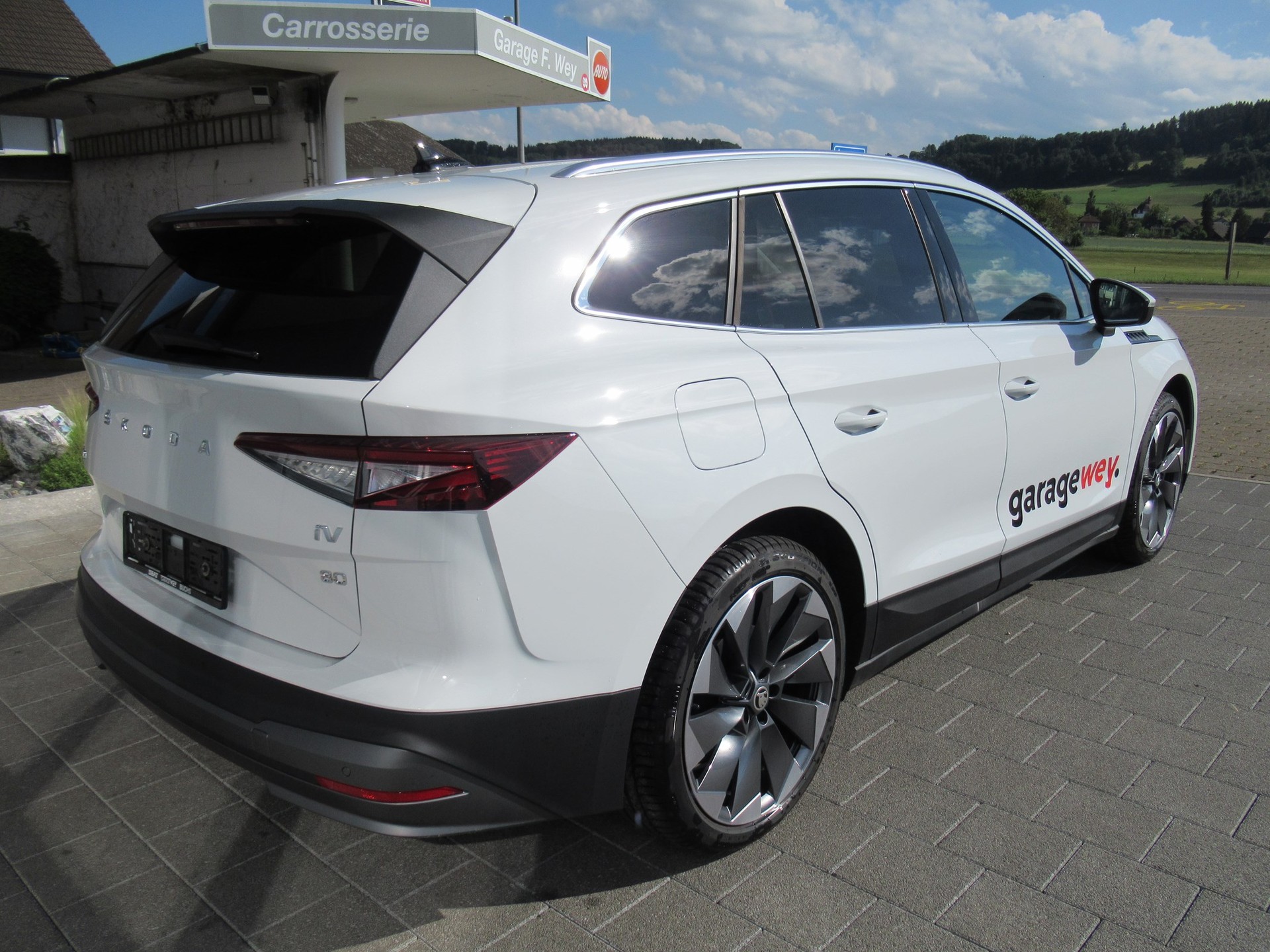 SKODA Enyaq iV 80-image-2