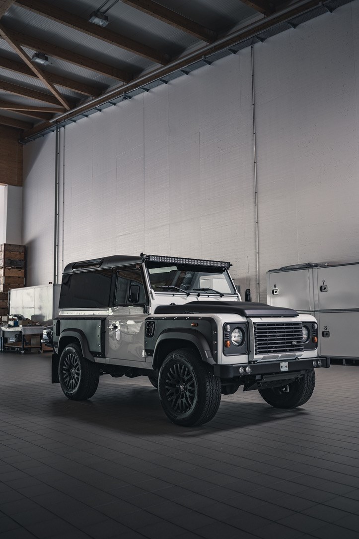LAND ROVER Defender 90 2.2 TD4 Station Wagon-image-1