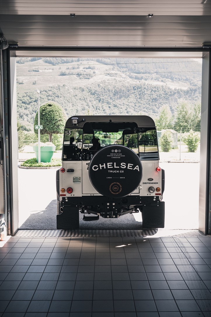 LAND ROVER Defender 90 2.2 TD4 Station Wagon-image-2