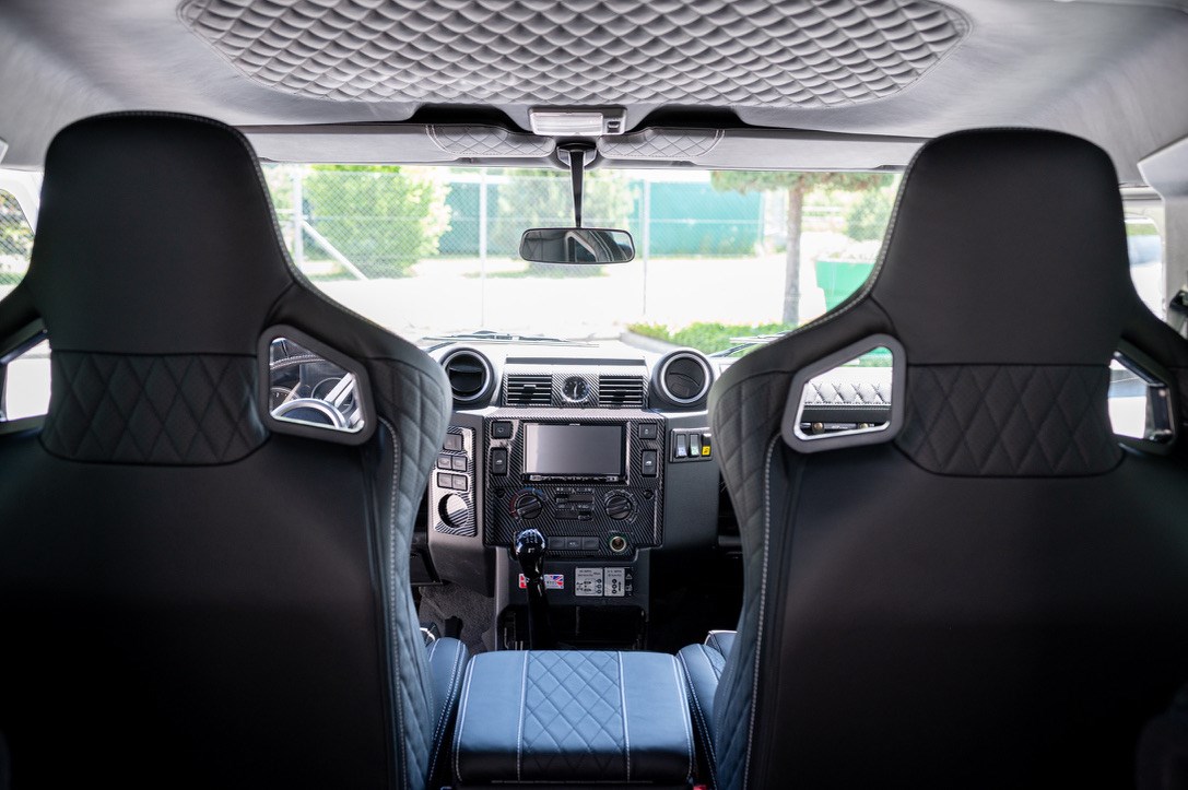 LAND ROVER Defender 90 2.2 TD4 Station Wagon-image-10