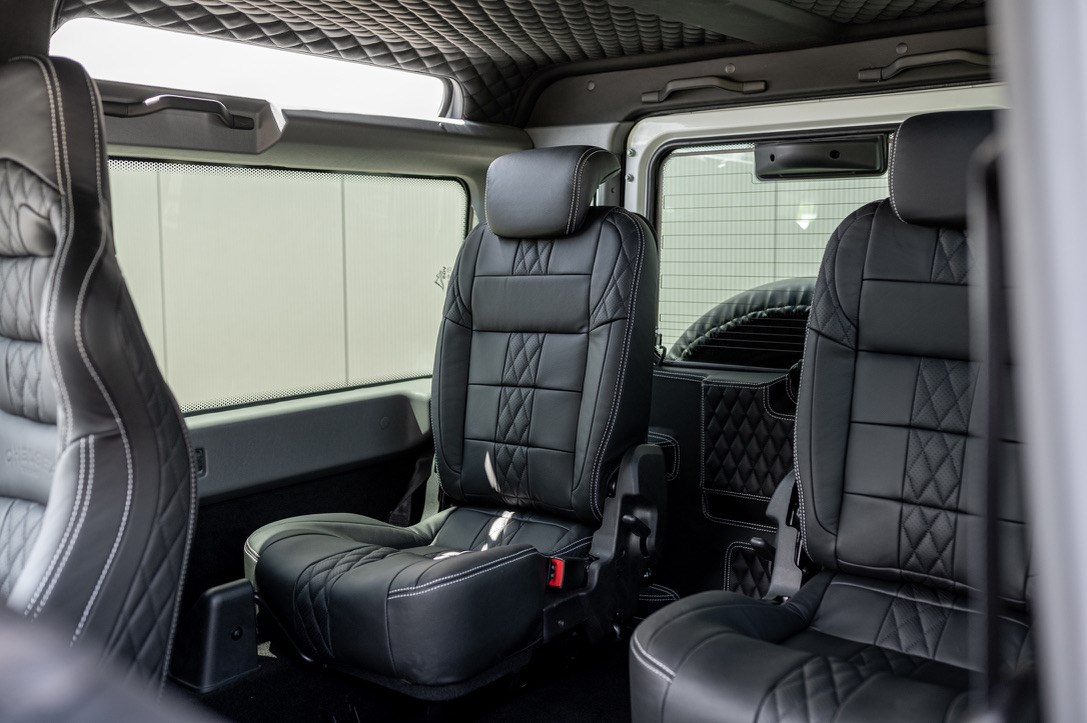 LAND ROVER Defender 90 2.2 TD4 Station Wagon-image-12