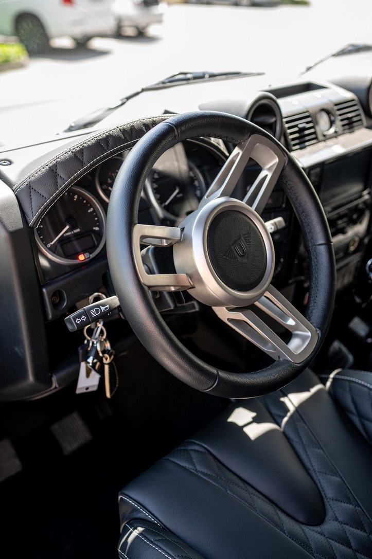 LAND ROVER Defender 90 2.2 TD4 Station Wagon-image-13