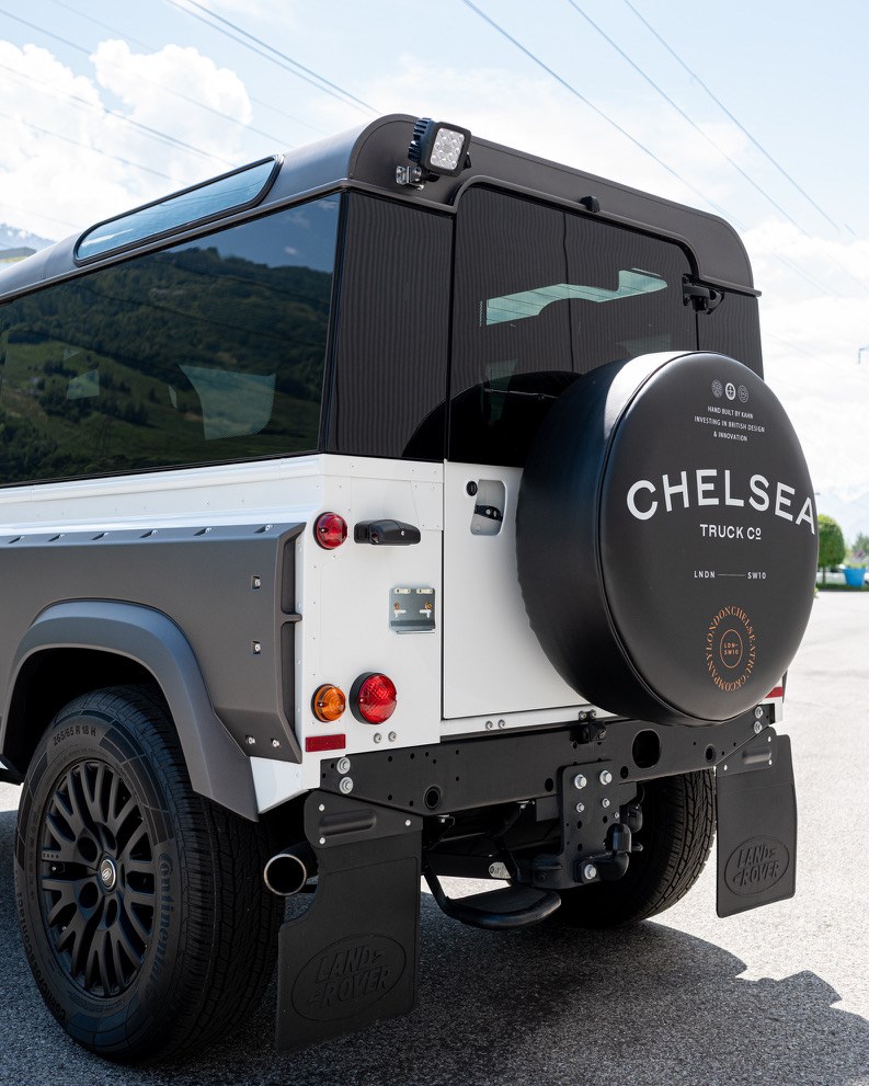 LAND ROVER Defender 90 2.2 TD4 Station Wagon-image-4